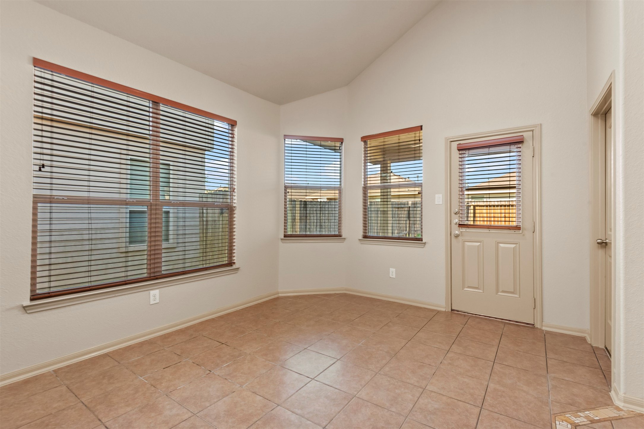 8734 Auburn Mane Drive Property Photo 12
