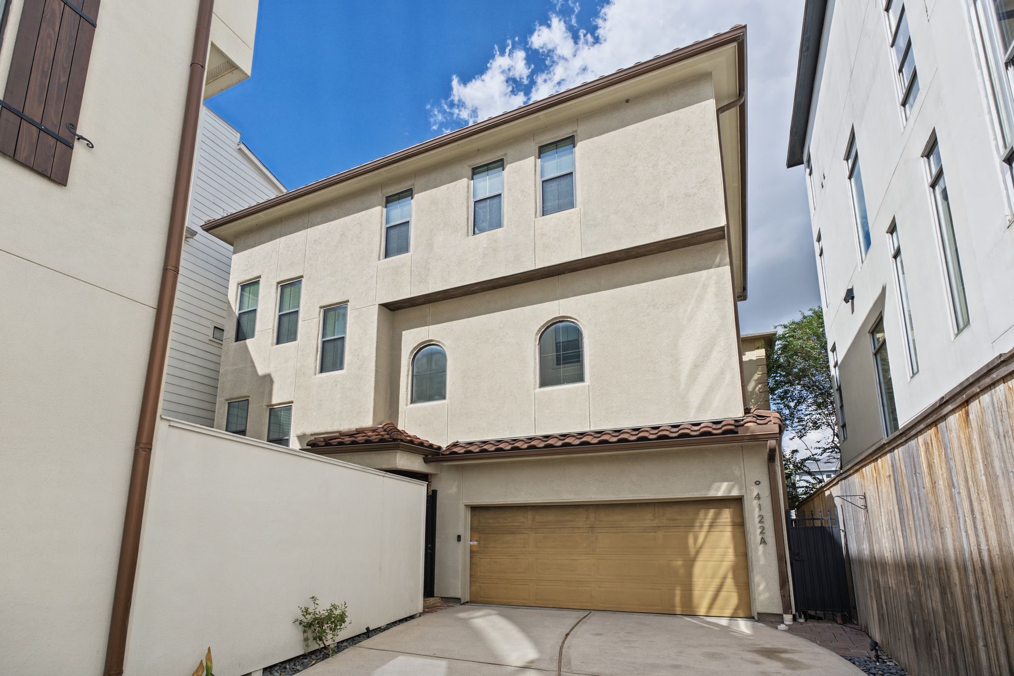 4122 Floyd Street A Property Photo 2