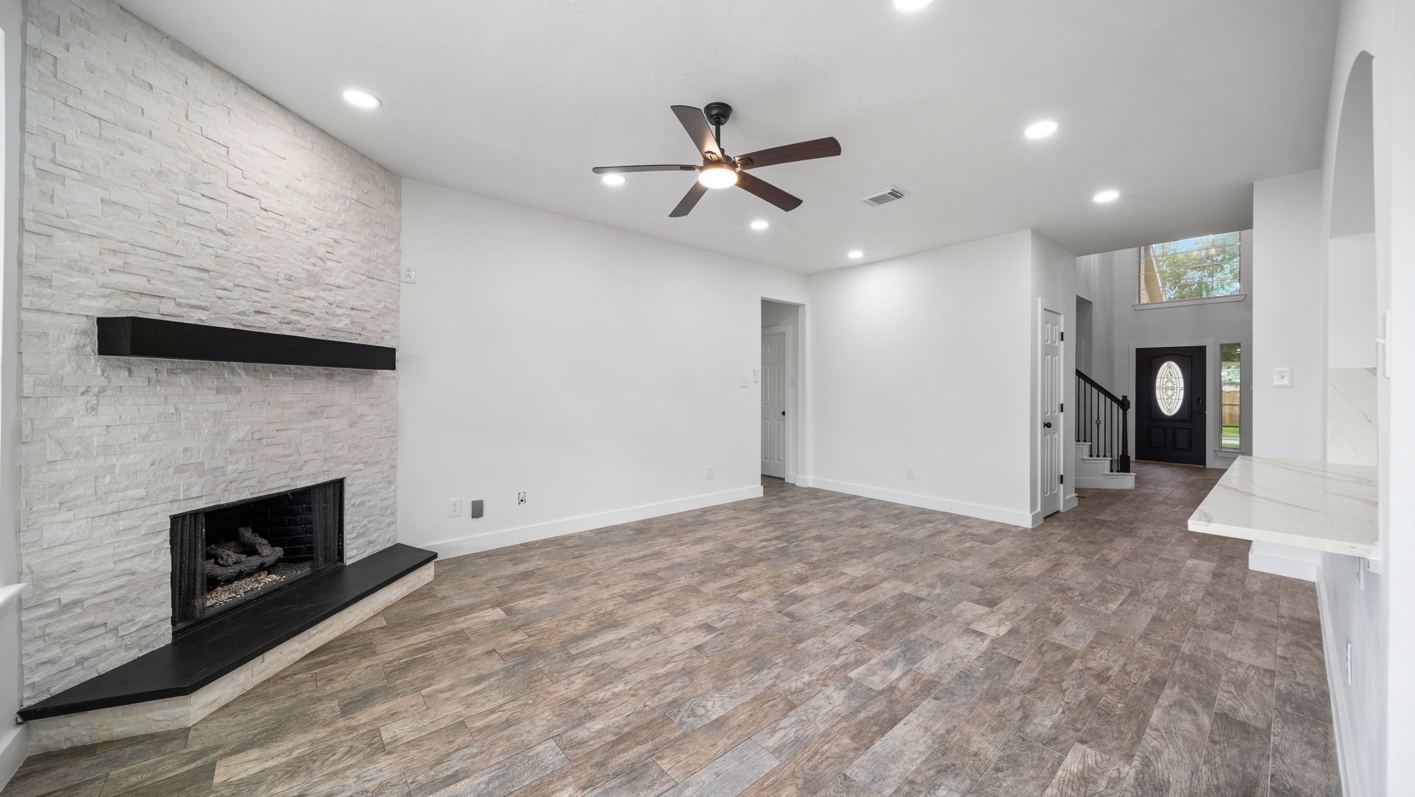 16007 Makayla Drive Property Photo 8