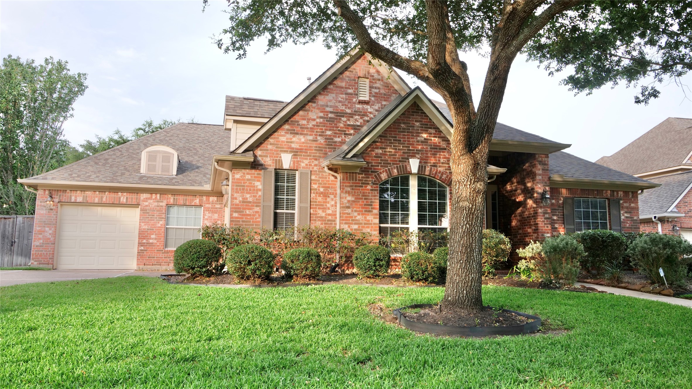 8303 Crescent Knolls Drive Property Photo 1
