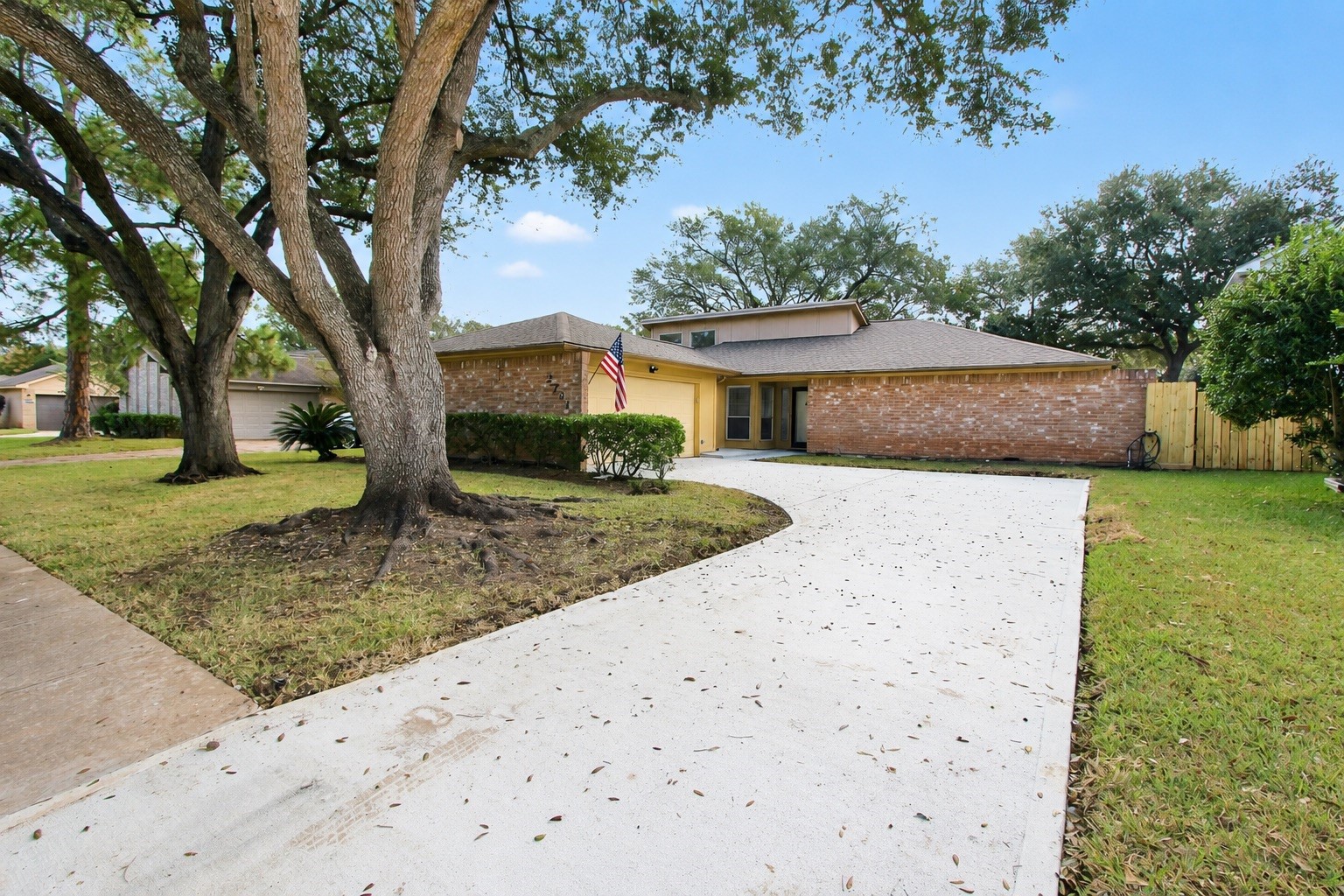2731 Colony Drive Property Photo 2