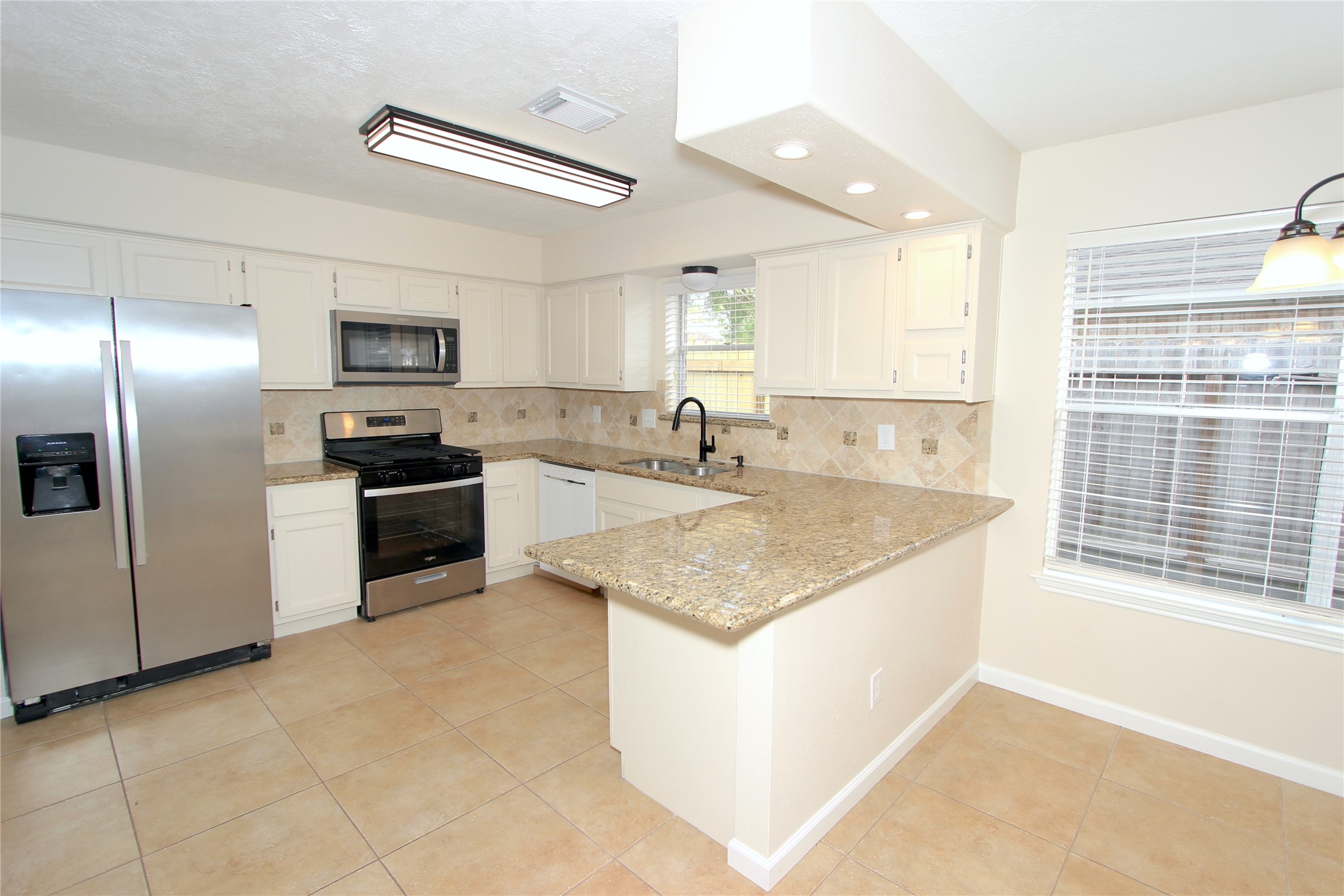2731 Colony Drive Property Photo 6