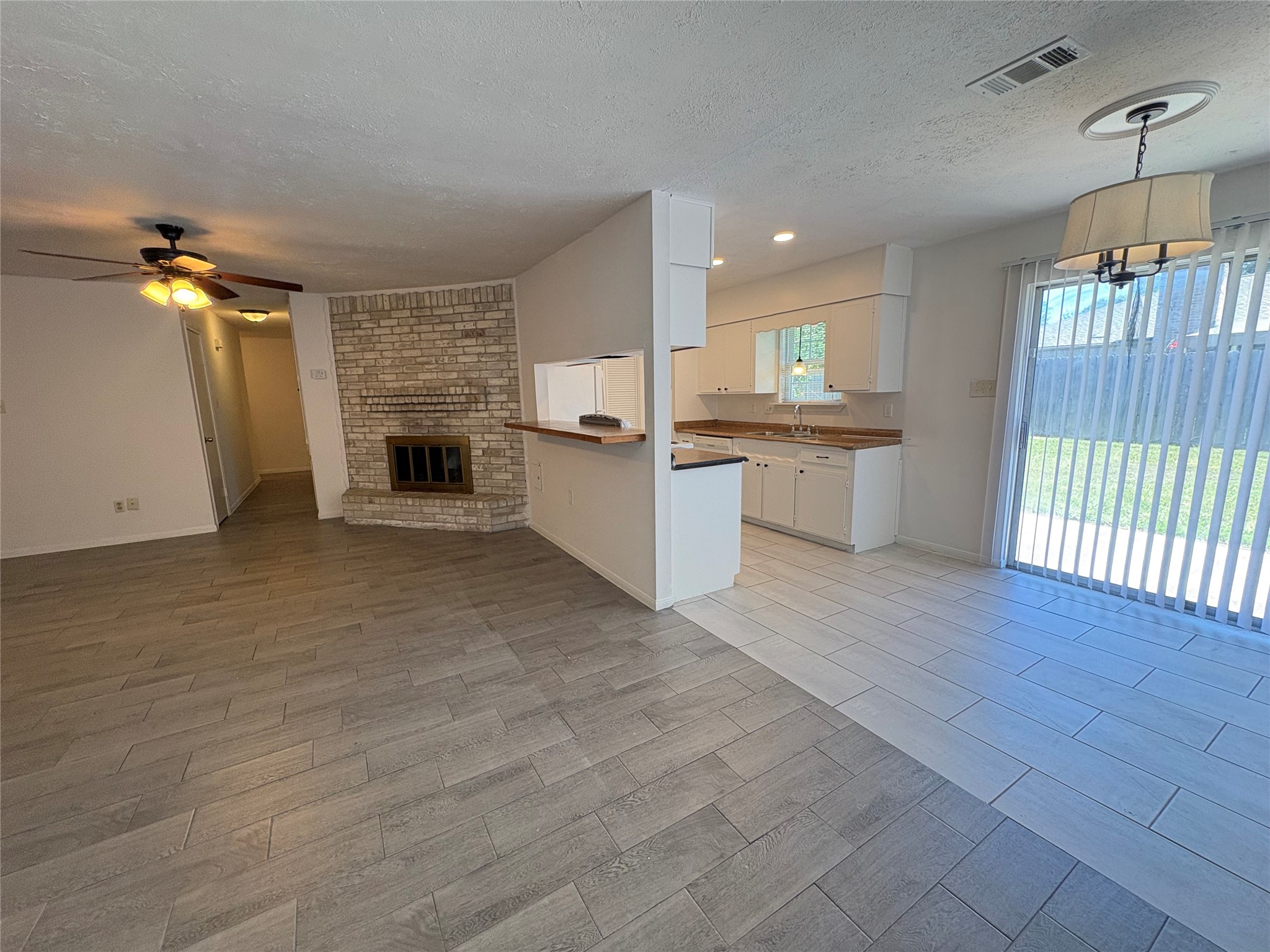 2502 Marble Falls Drive Property Photo 2