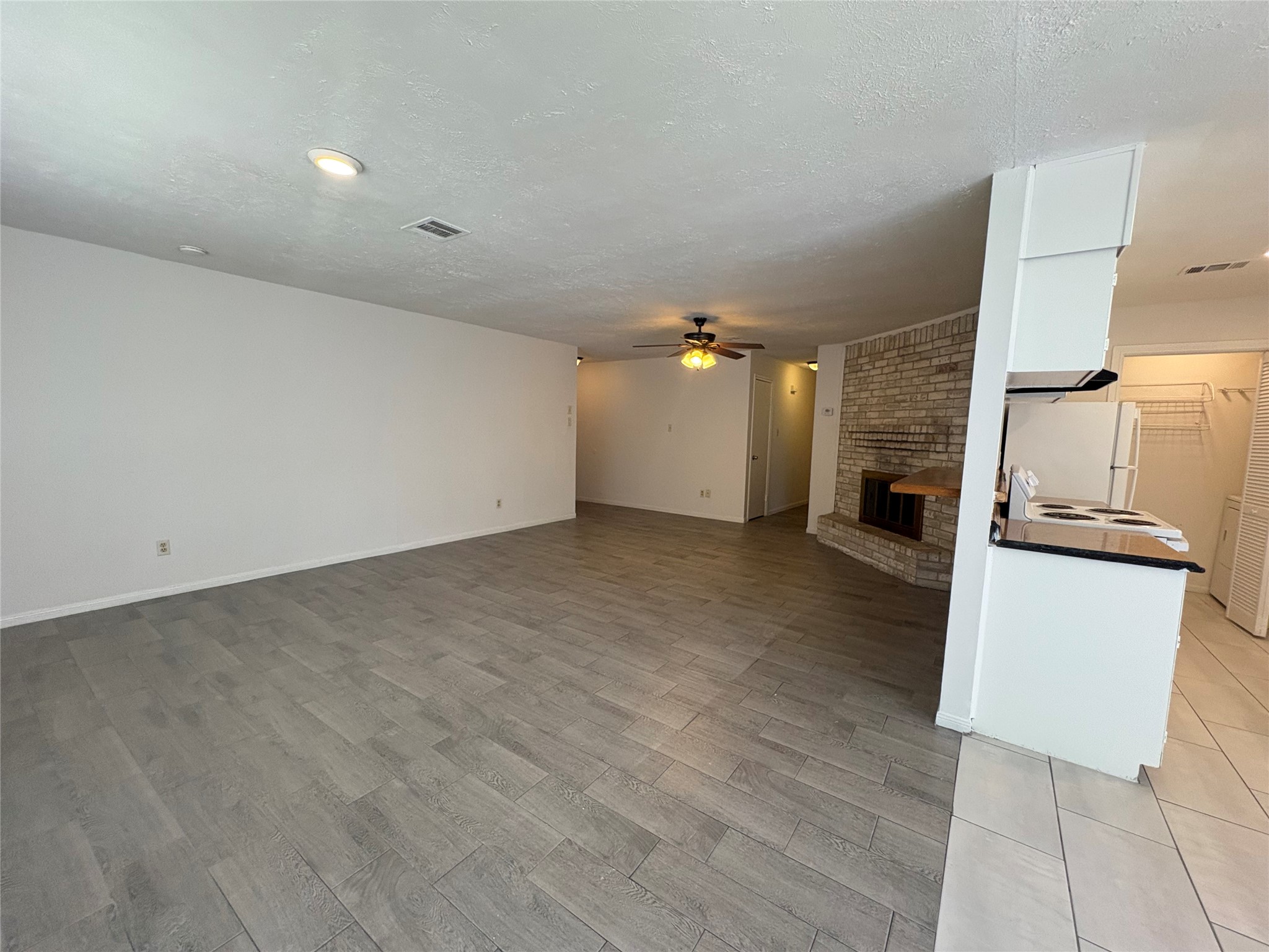 2502 Marble Falls Drive Property Photo 3