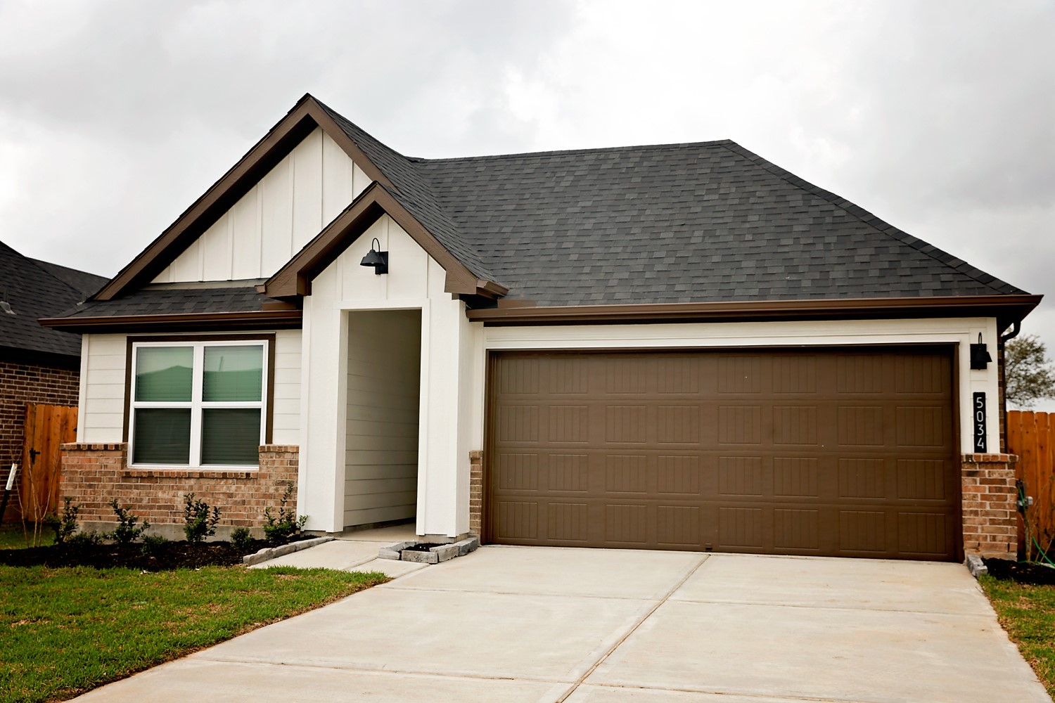 5034 Pine Haven Lane Property Photo 1