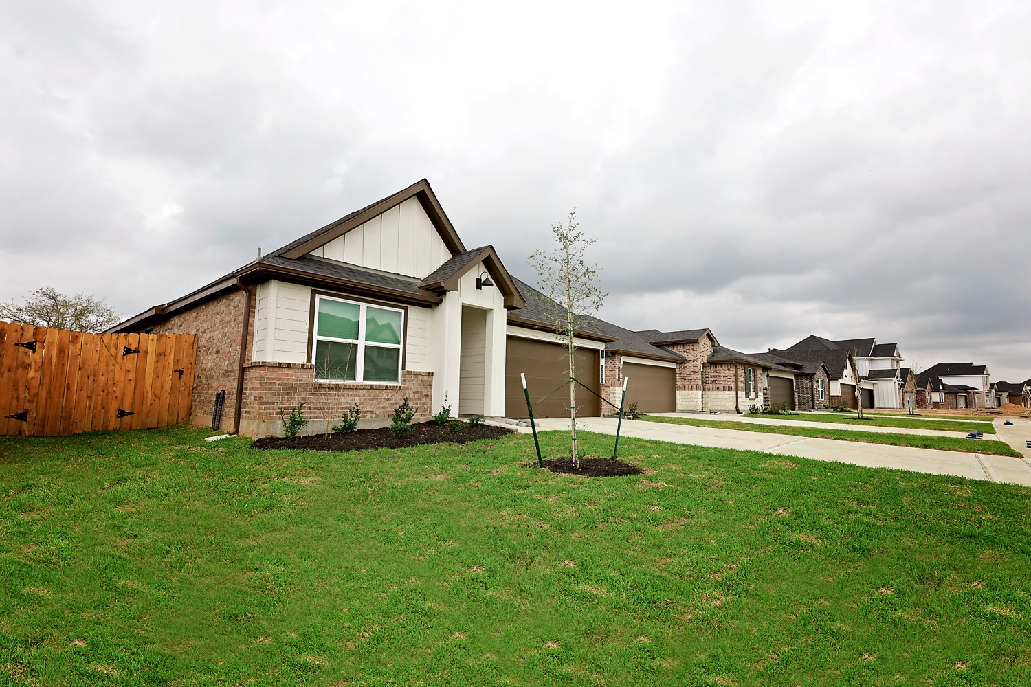 5034 Pine Haven Lane Property Photo 2