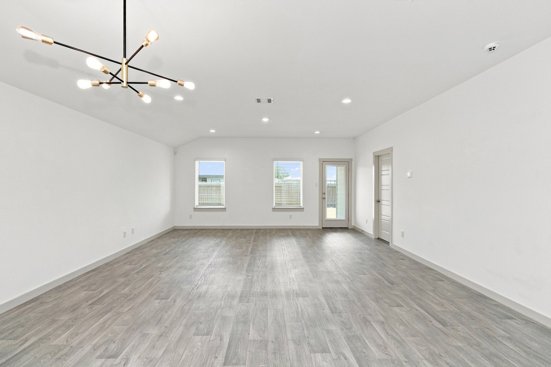 1826 Plantation Place Property Photo 2