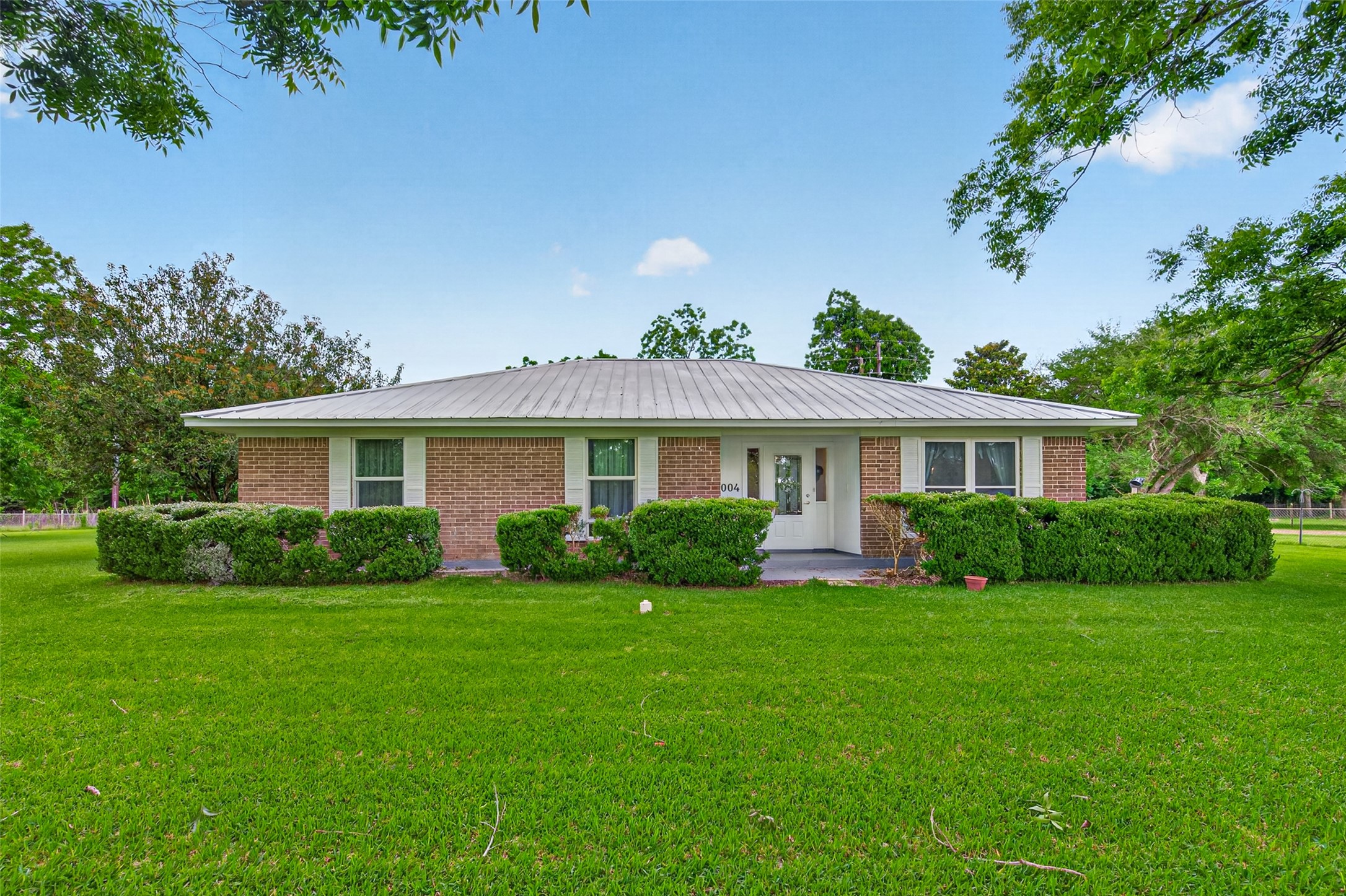 1004 Wagon Road Property Photo 1