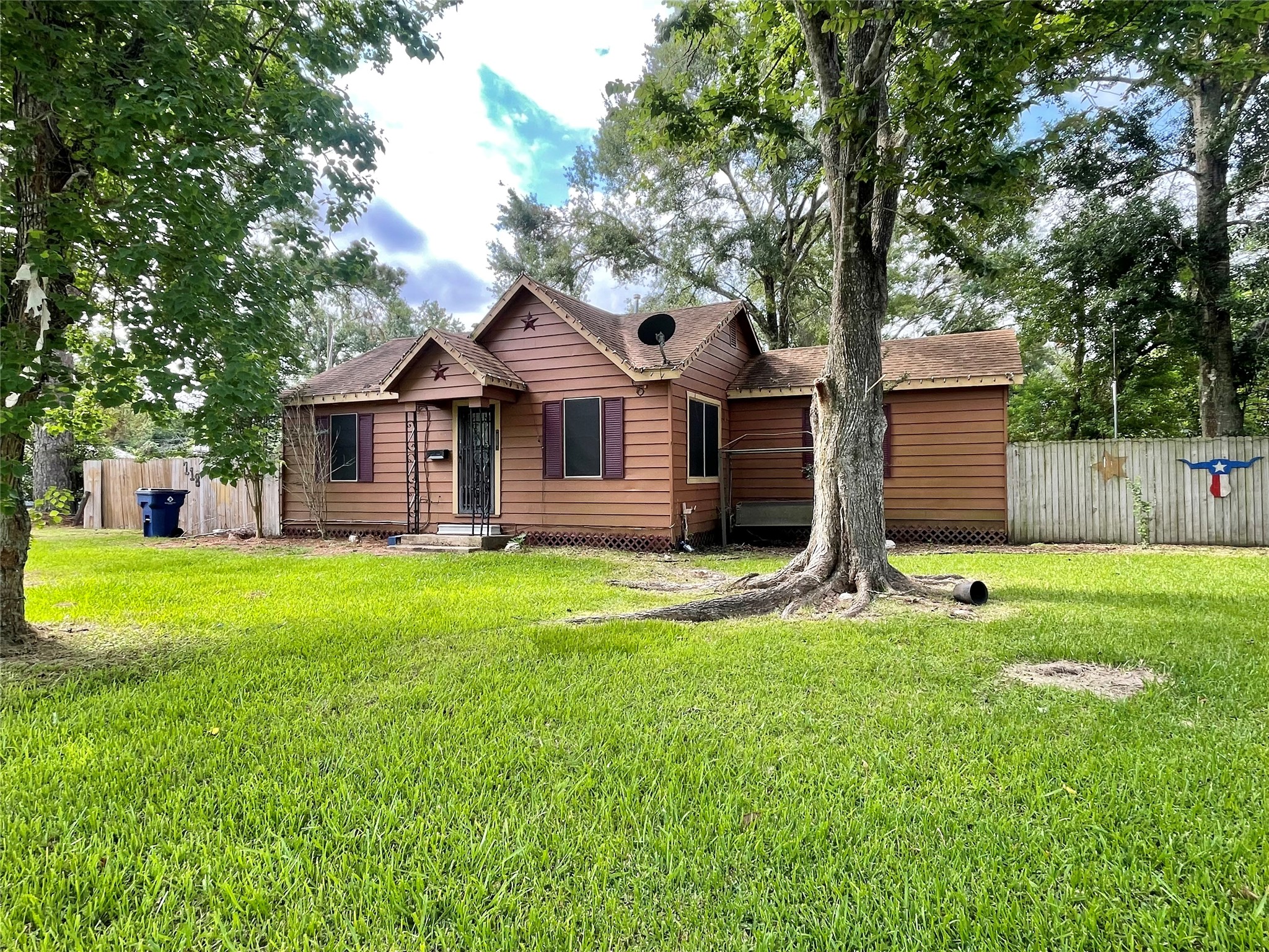 718 E Wilkins Street Property Photo 1
