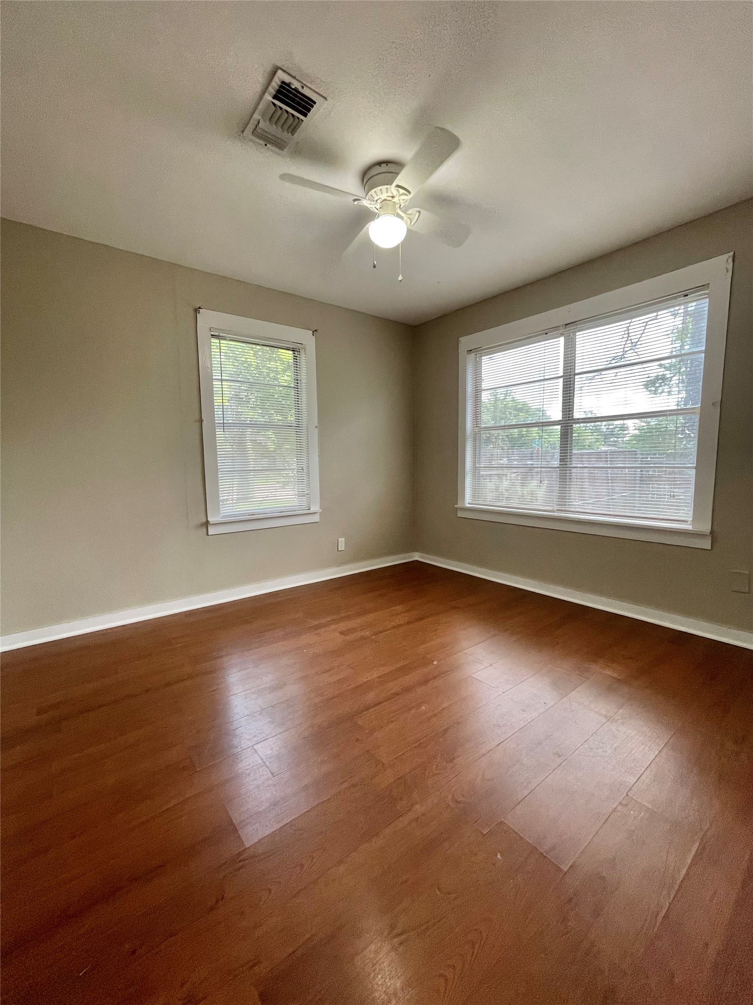 718 E Wilkins Street Property Photo 10