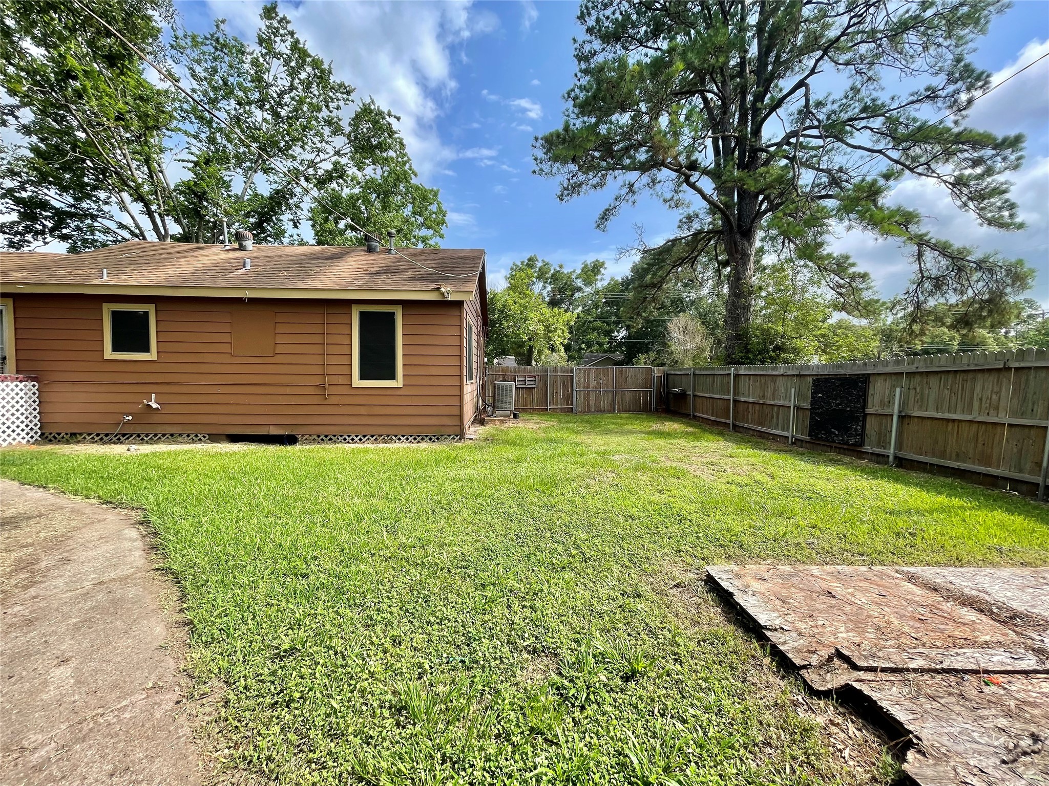 718 E Wilkins Street Property Photo 16