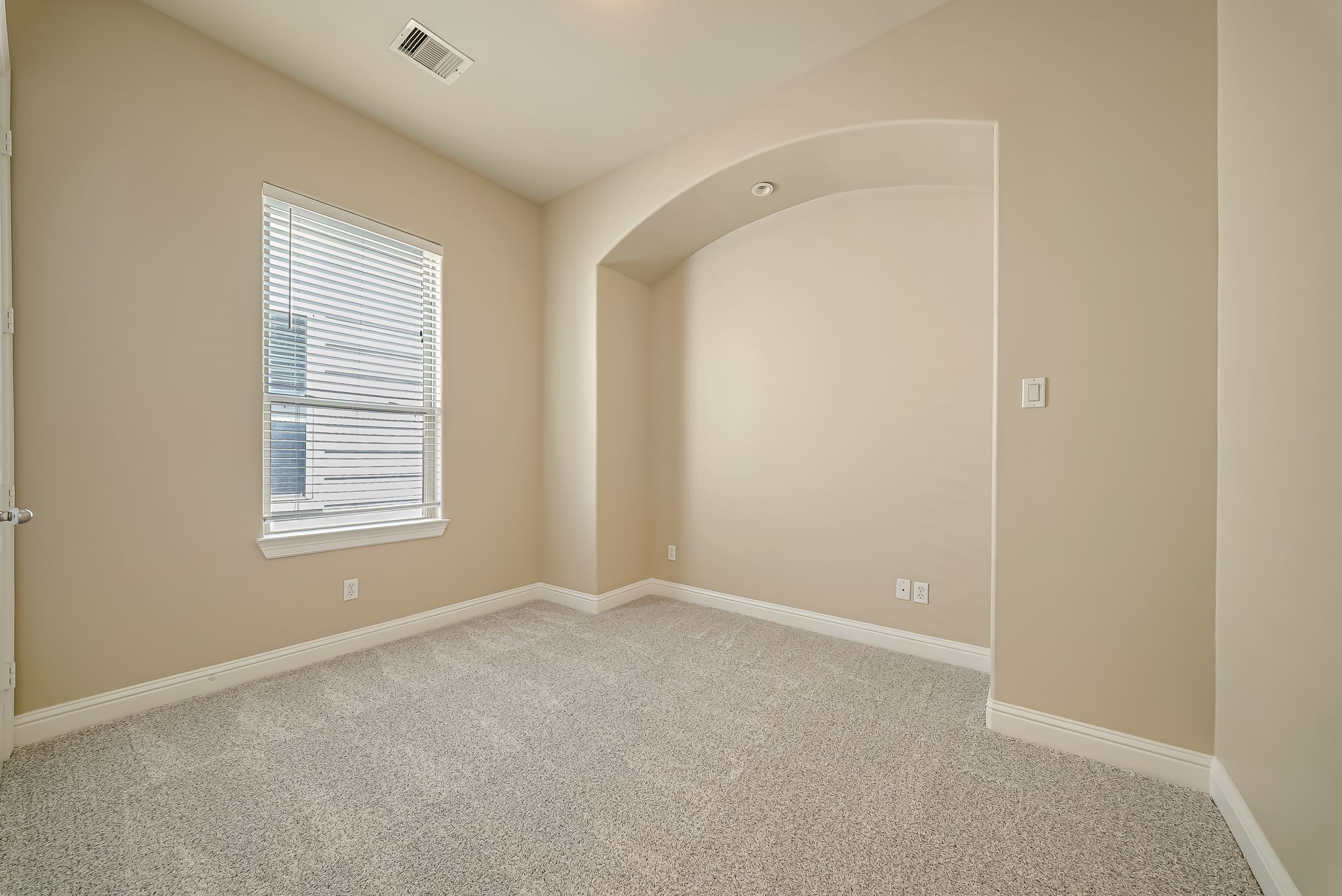 1616 Live Oak Street Property Photo 8