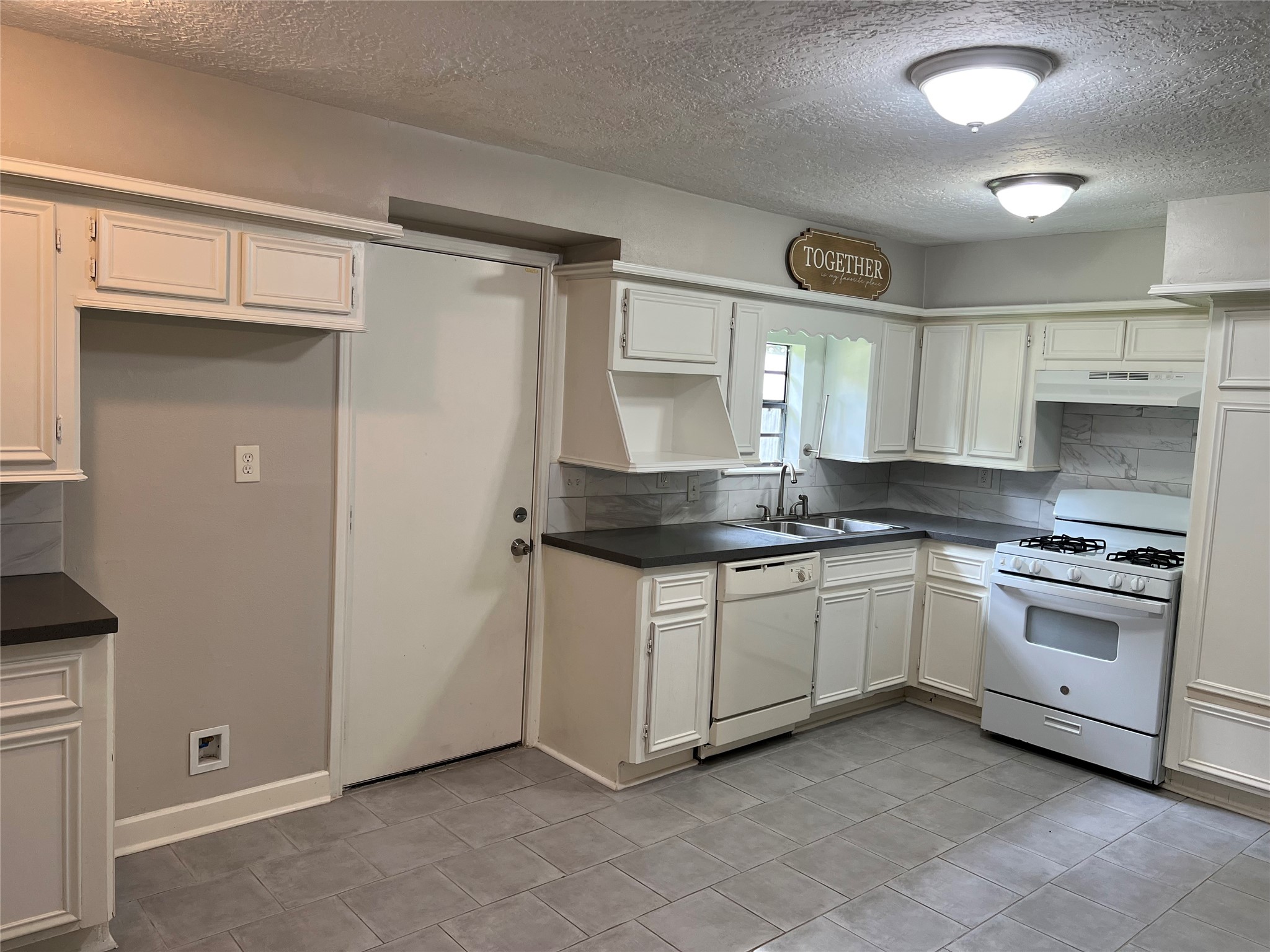 9505 Everglade Drive Property Photo 13
