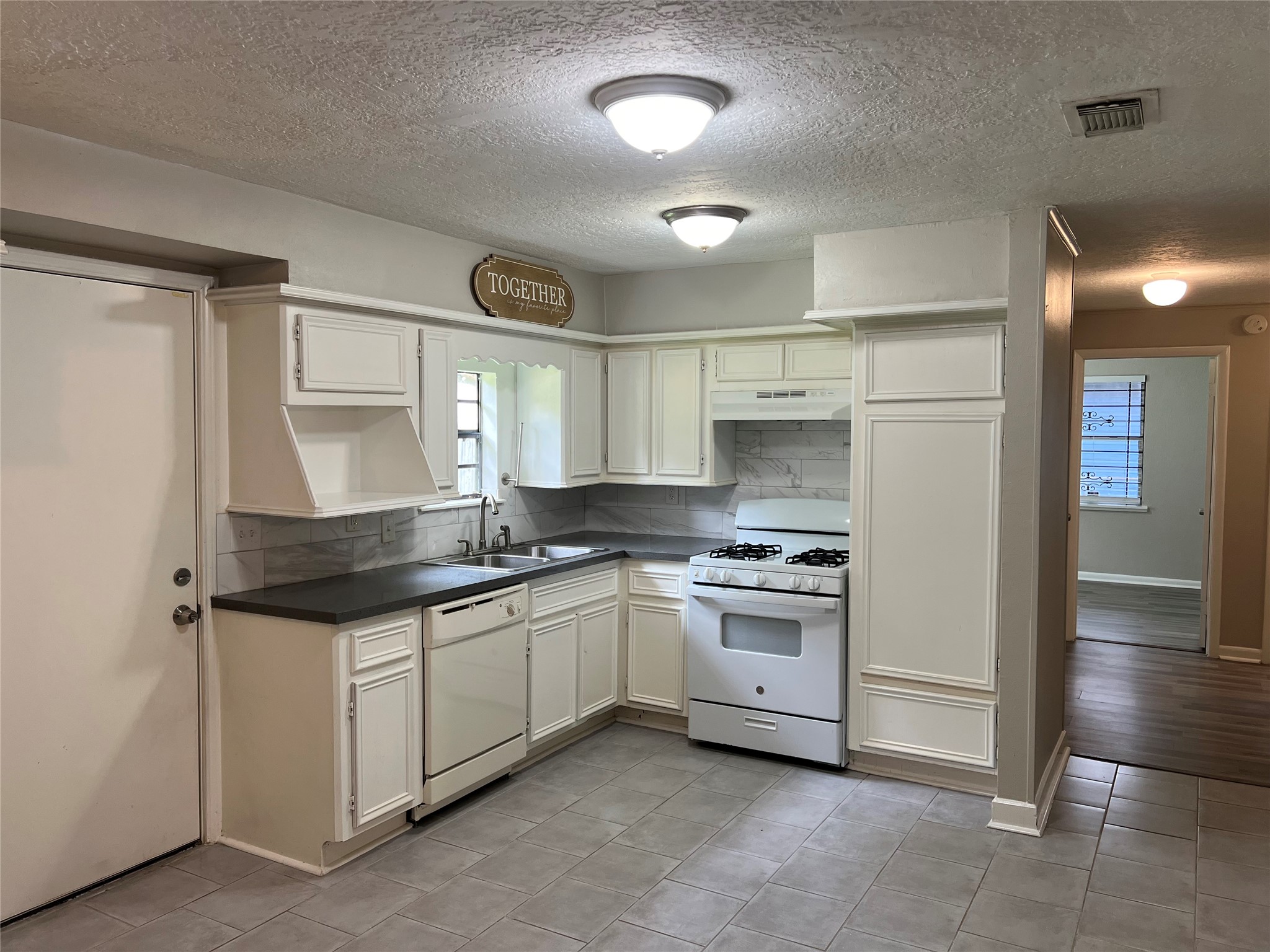 9505 Everglade Drive Property Photo 14