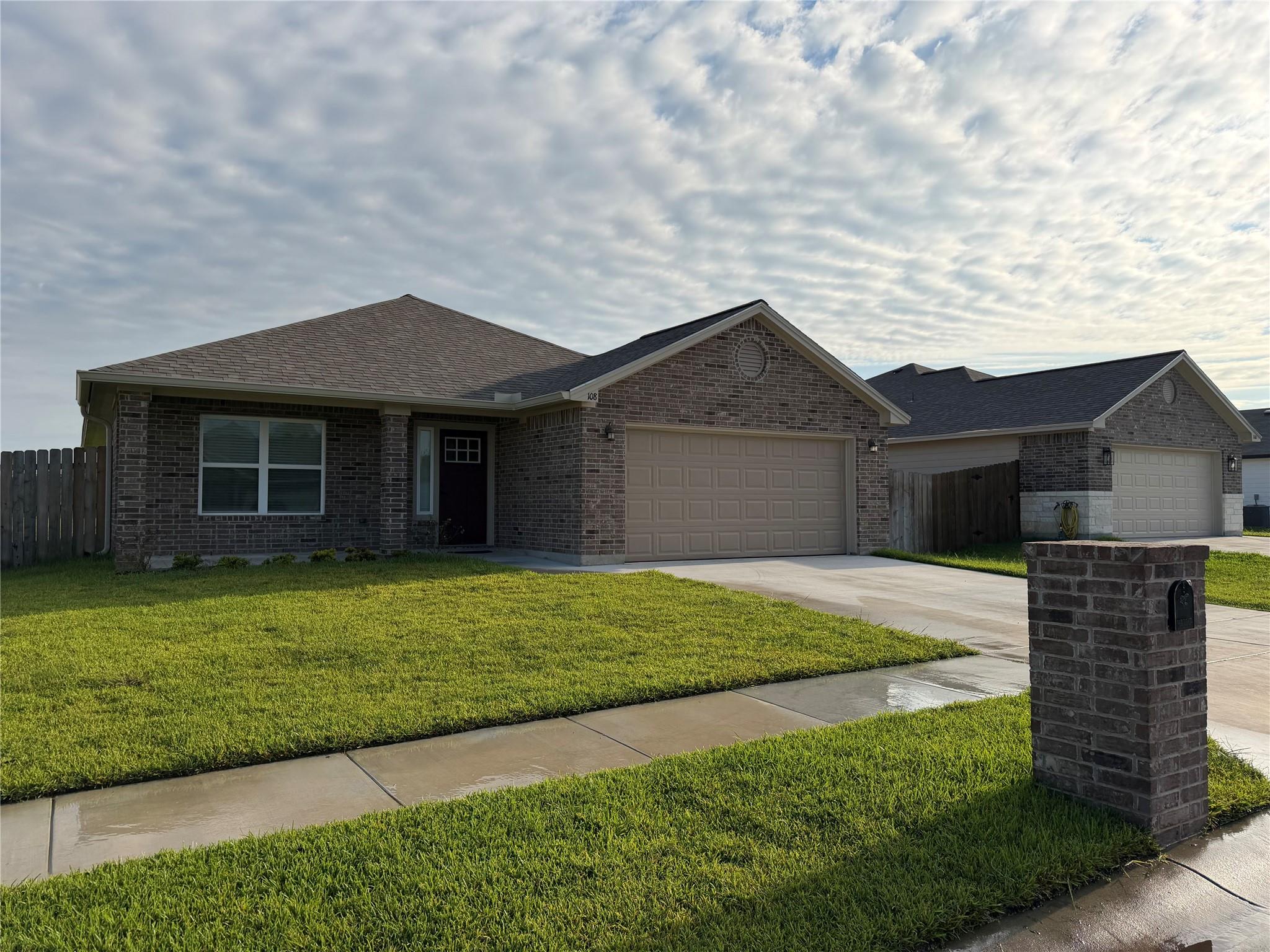 108 Boulder Ridge Dr, Cuero Tx 77954 Property Photo 1