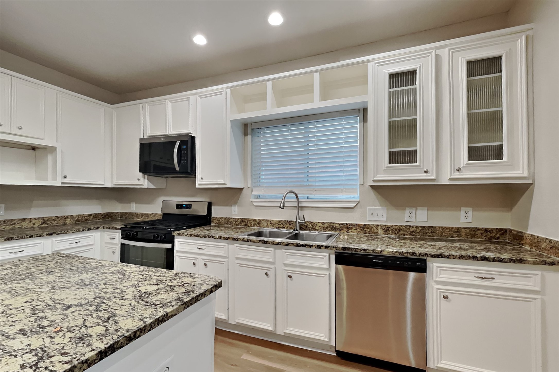26871 Castlecliff Lane Property Photo 5