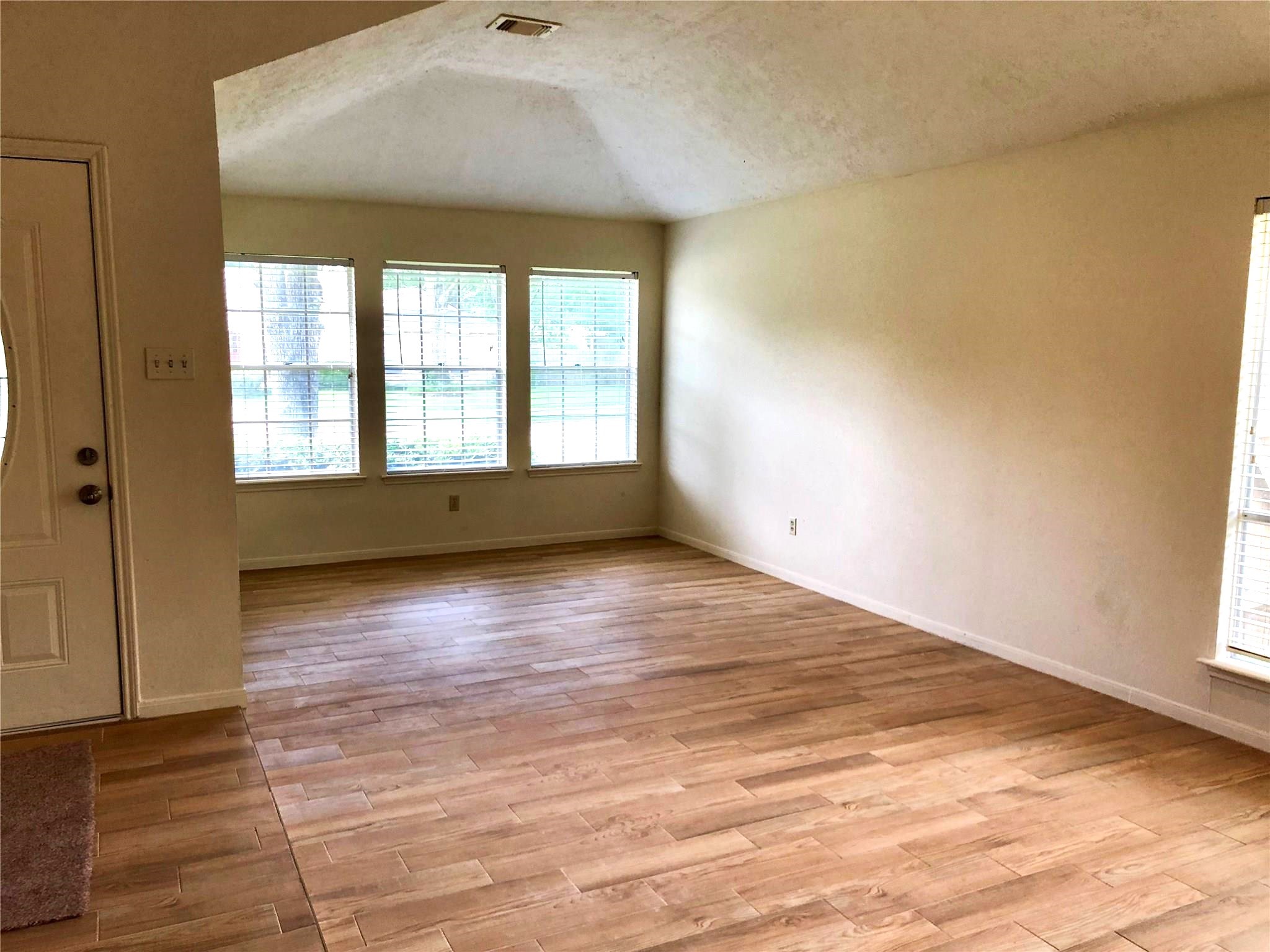 15650 Pebble Lake Drive Property Photo 2