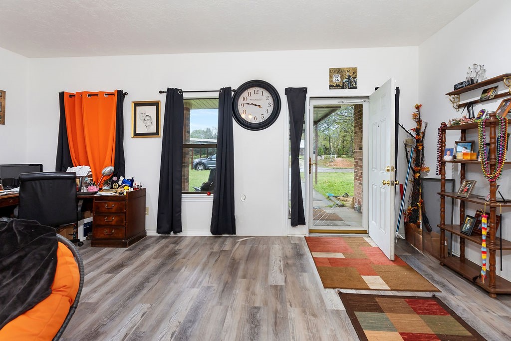 1560 Fm 355 Property Photo 8