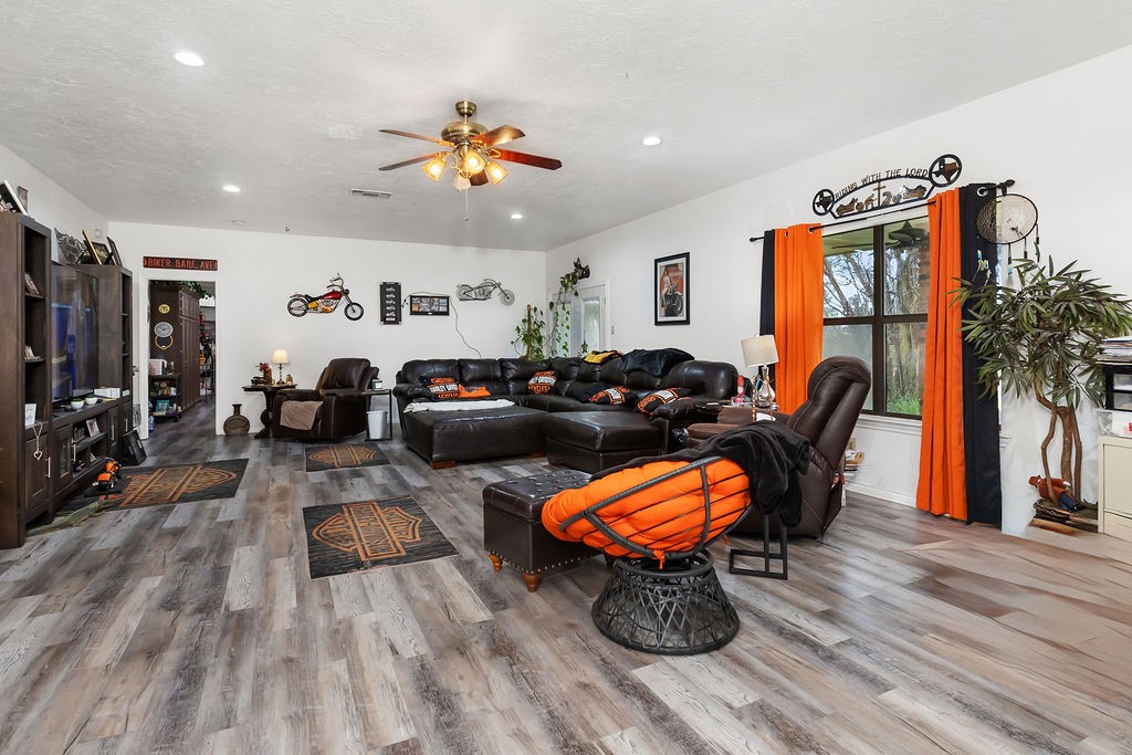 1560 Fm 355 Property Photo 9