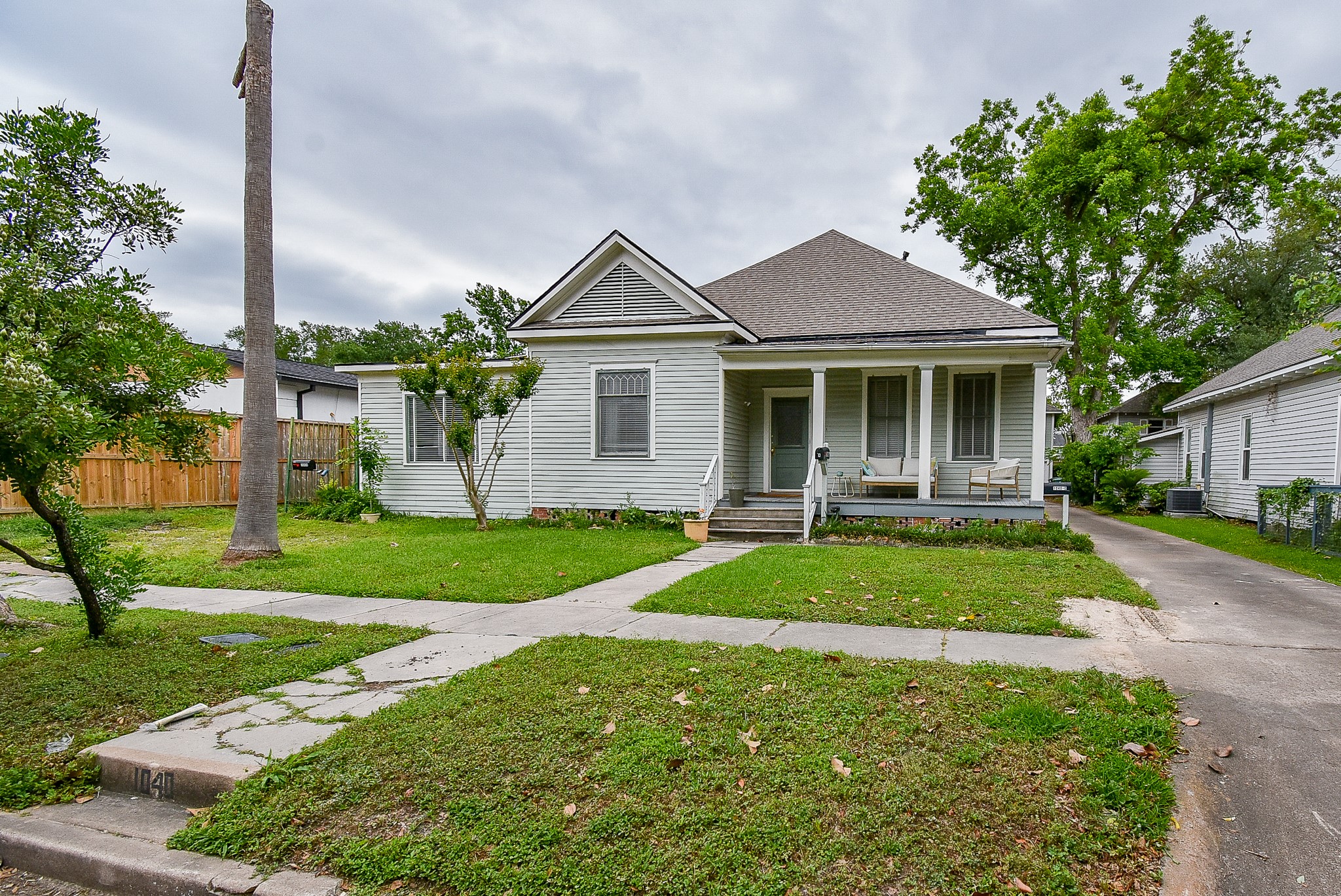 1040 Columbia Street B Property Photo