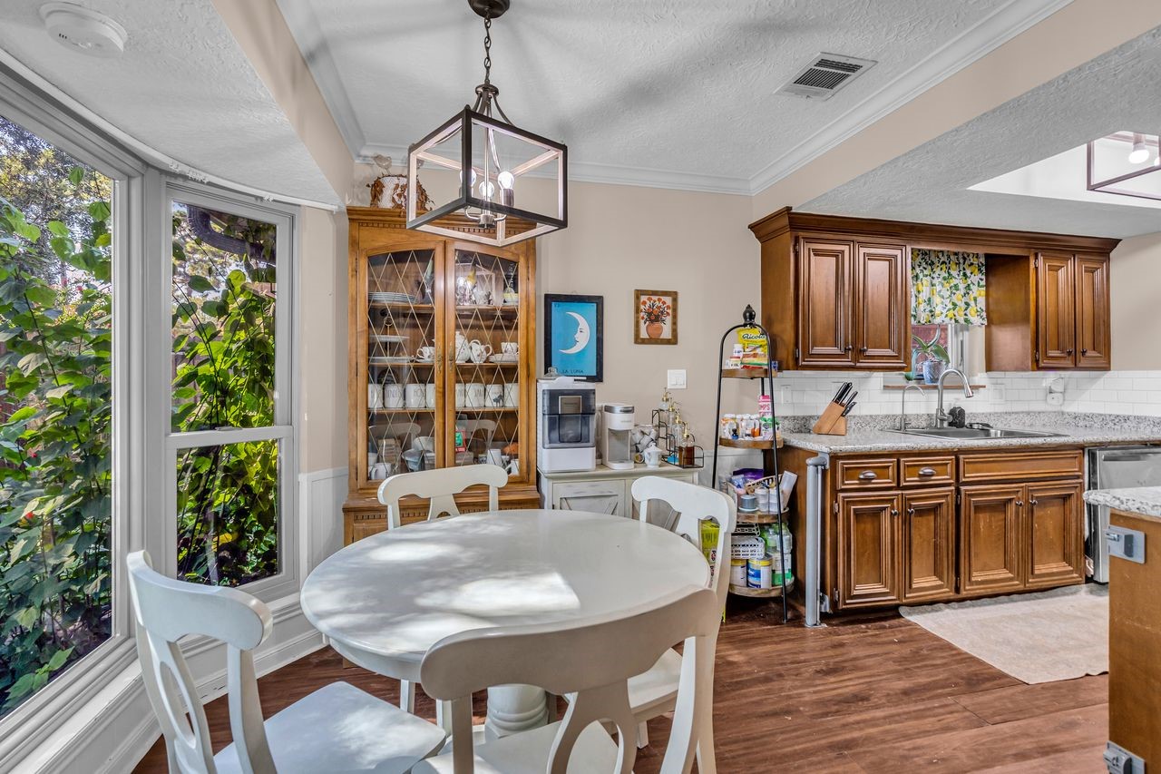 18019 Blundell Drive Property Photo 9