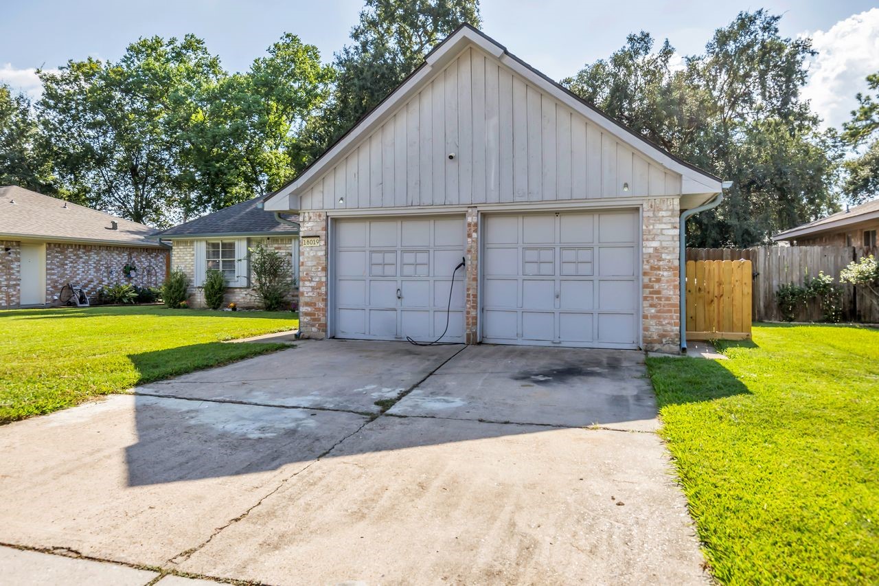 18019 Blundell Drive Property Photo 10
