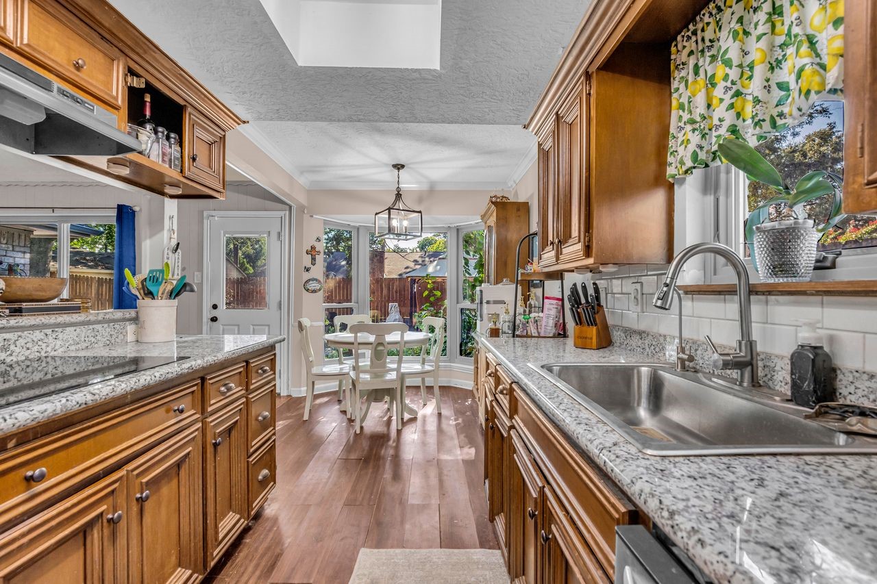 18019 Blundell Drive Property Photo 11