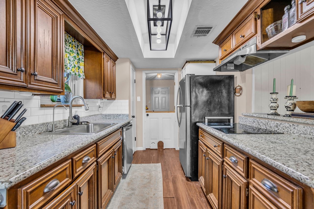 18019 Blundell Drive Property Photo 13