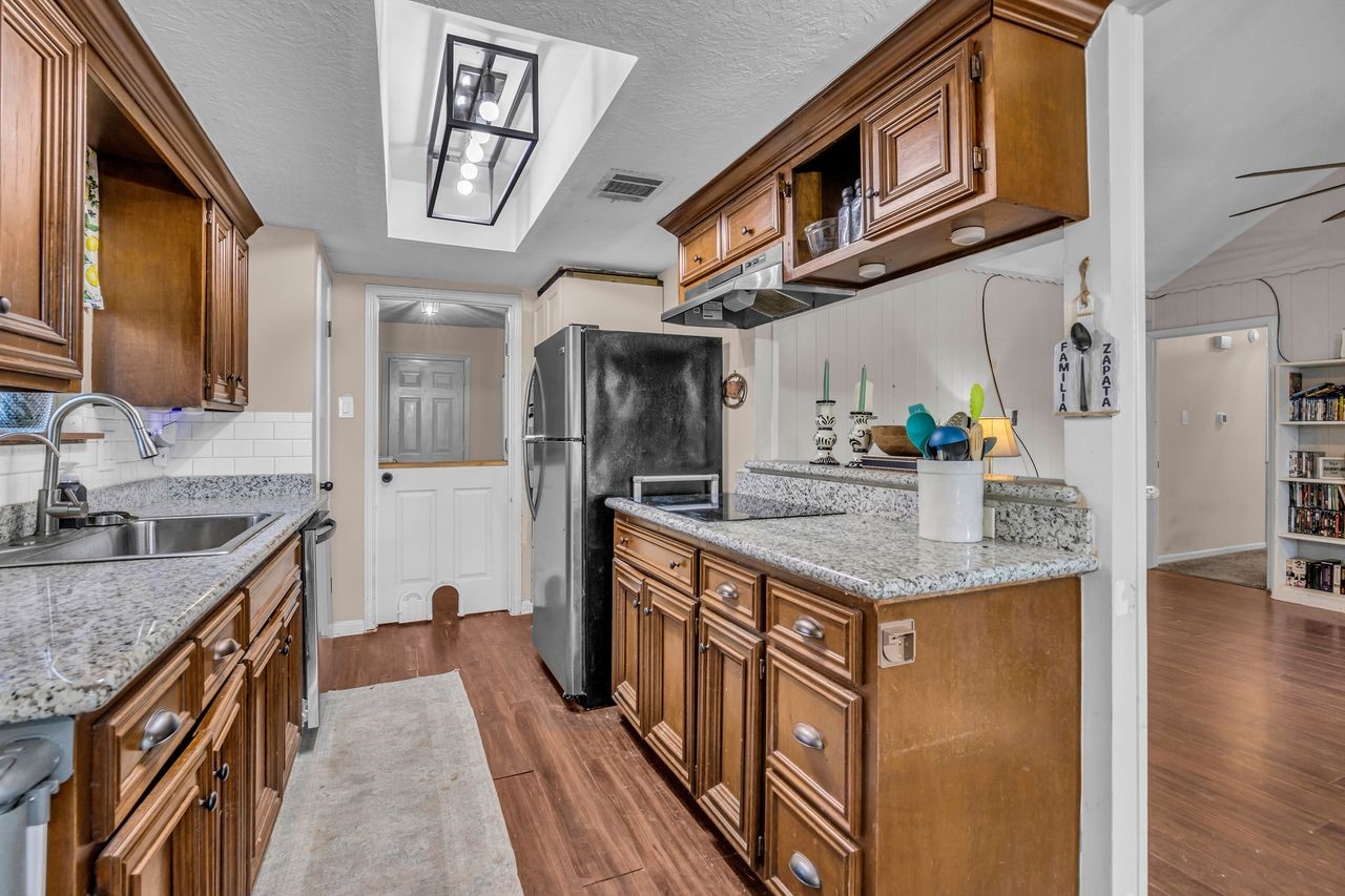 18019 Blundell Drive Property Photo 14