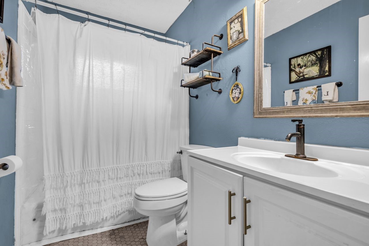 18019 Blundell Drive Property Photo 22