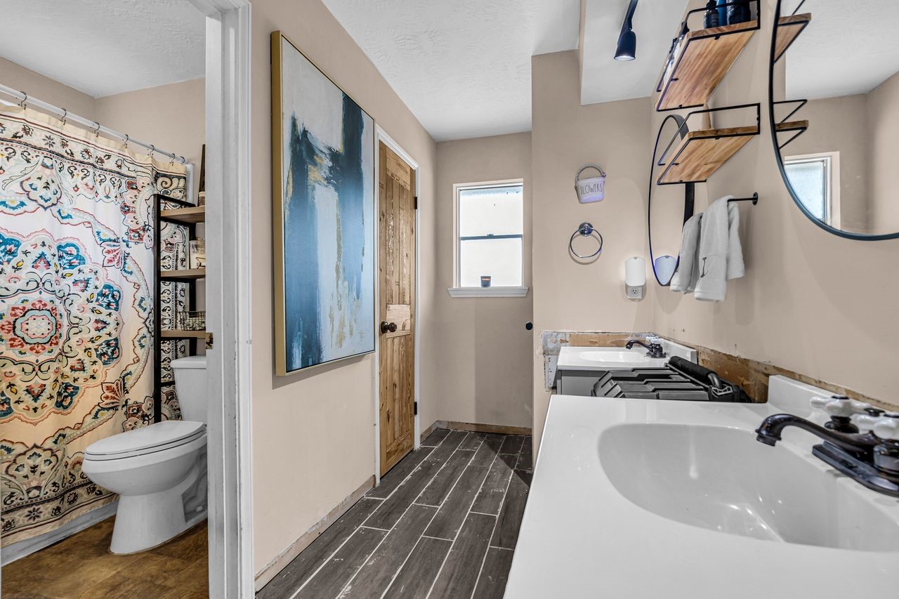 18019 Blundell Drive Property Photo 23