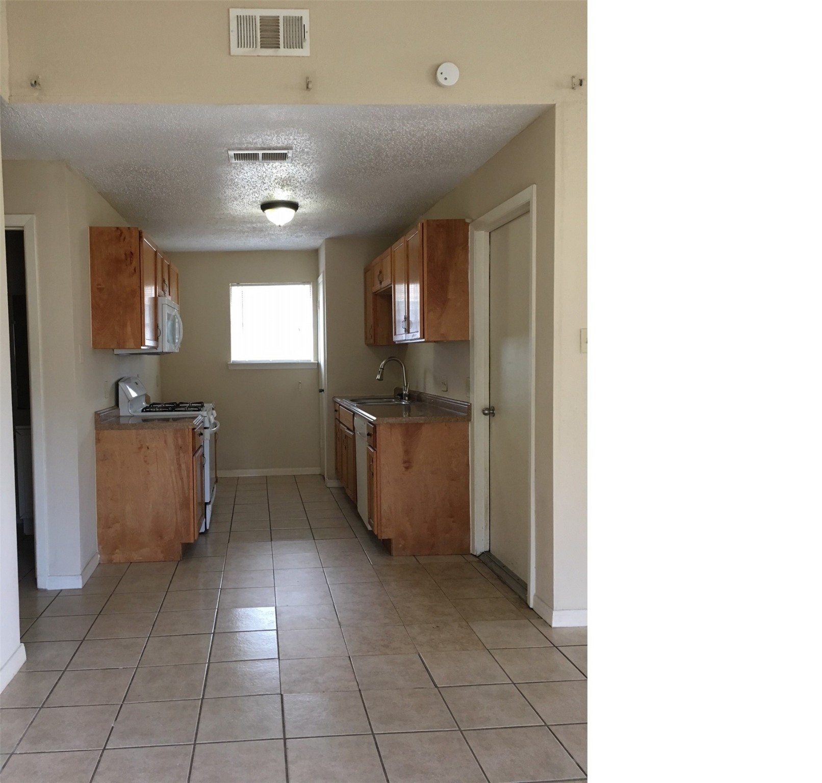 13823 Bay Gardens Drive Property Photo 6