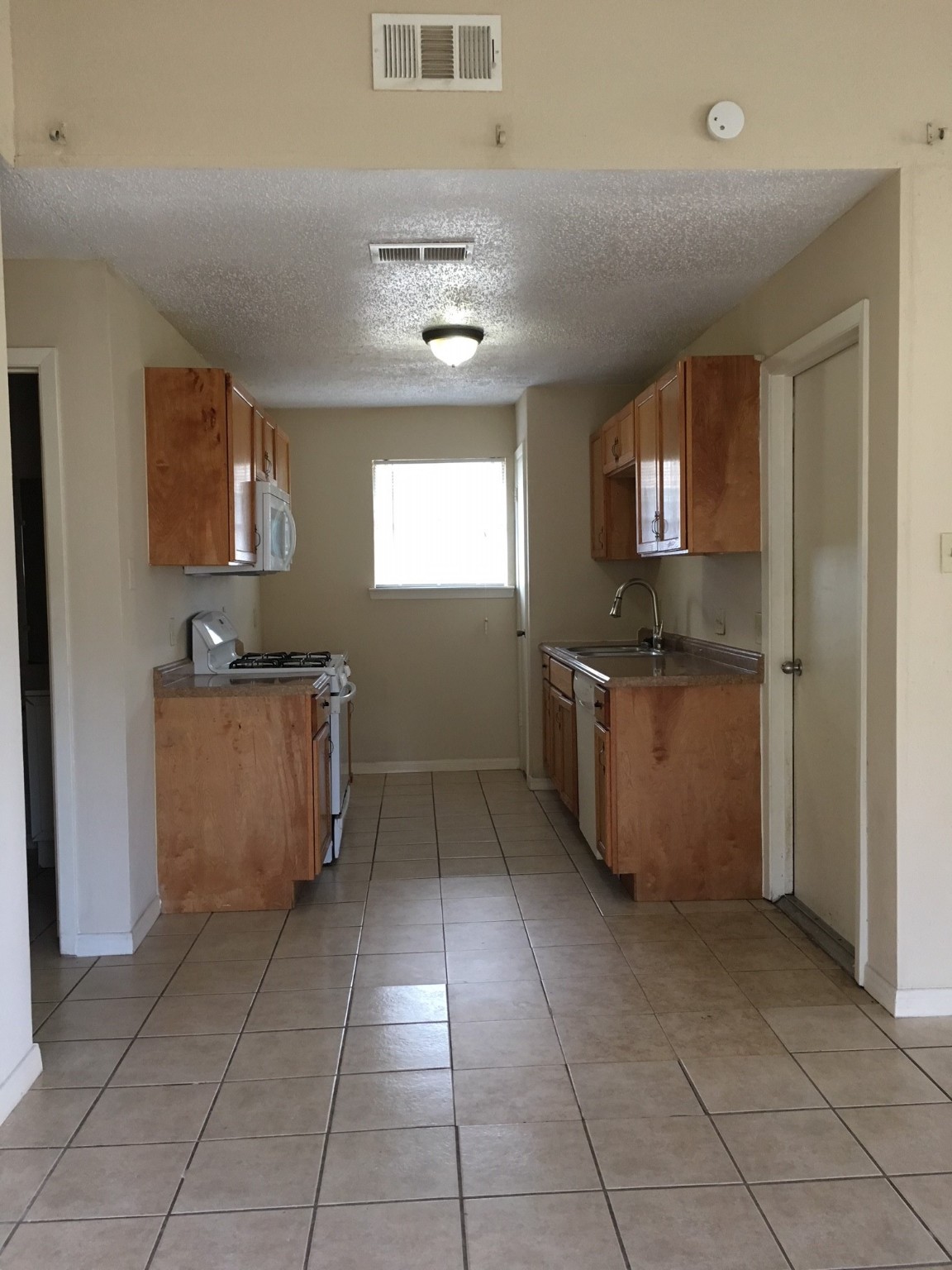 13823 Bay Gardens Drive Property Photo 7