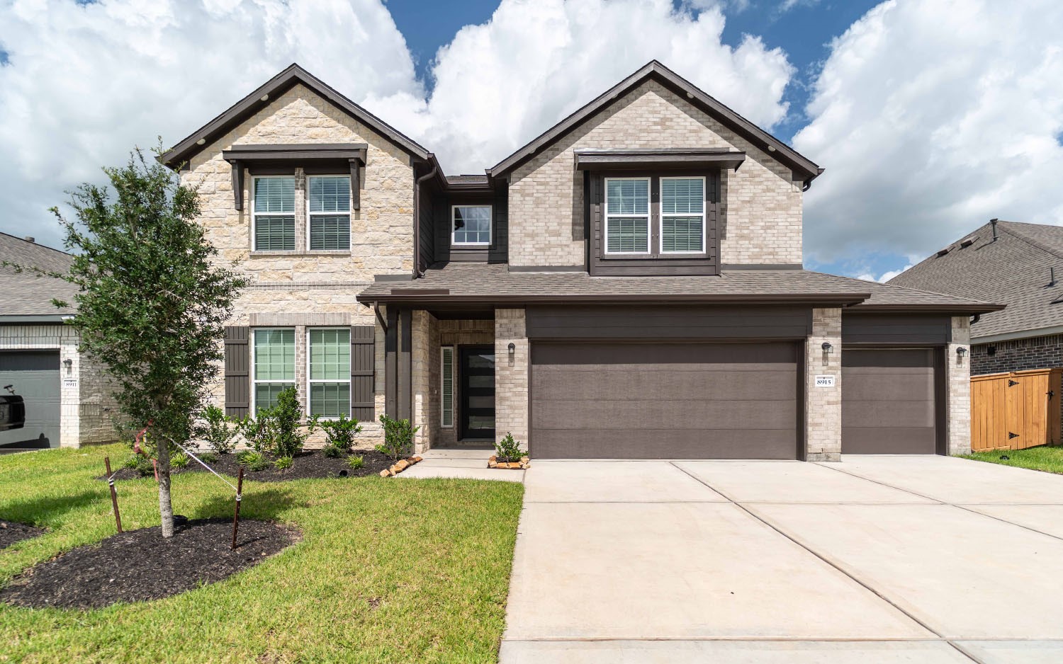 8915 Rose Jade Drive Property Photo 1