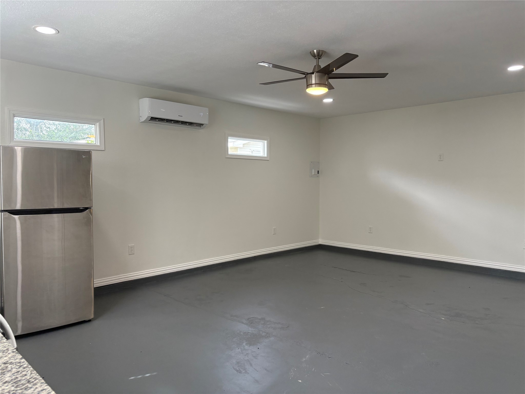 5325 Avenue R 1/2 B Property Photo 11