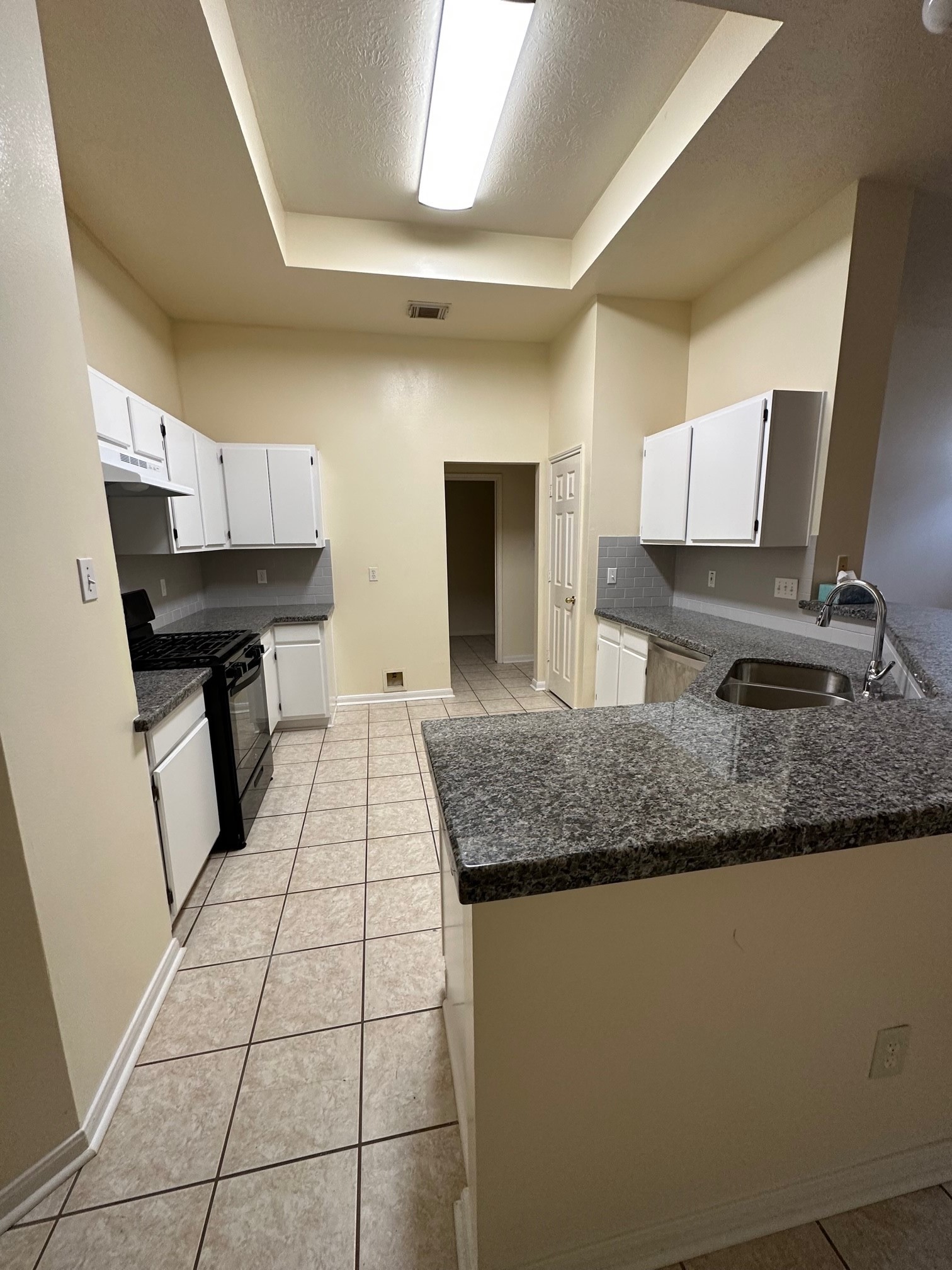 6815 Stratford Park Drive Property Photo 3