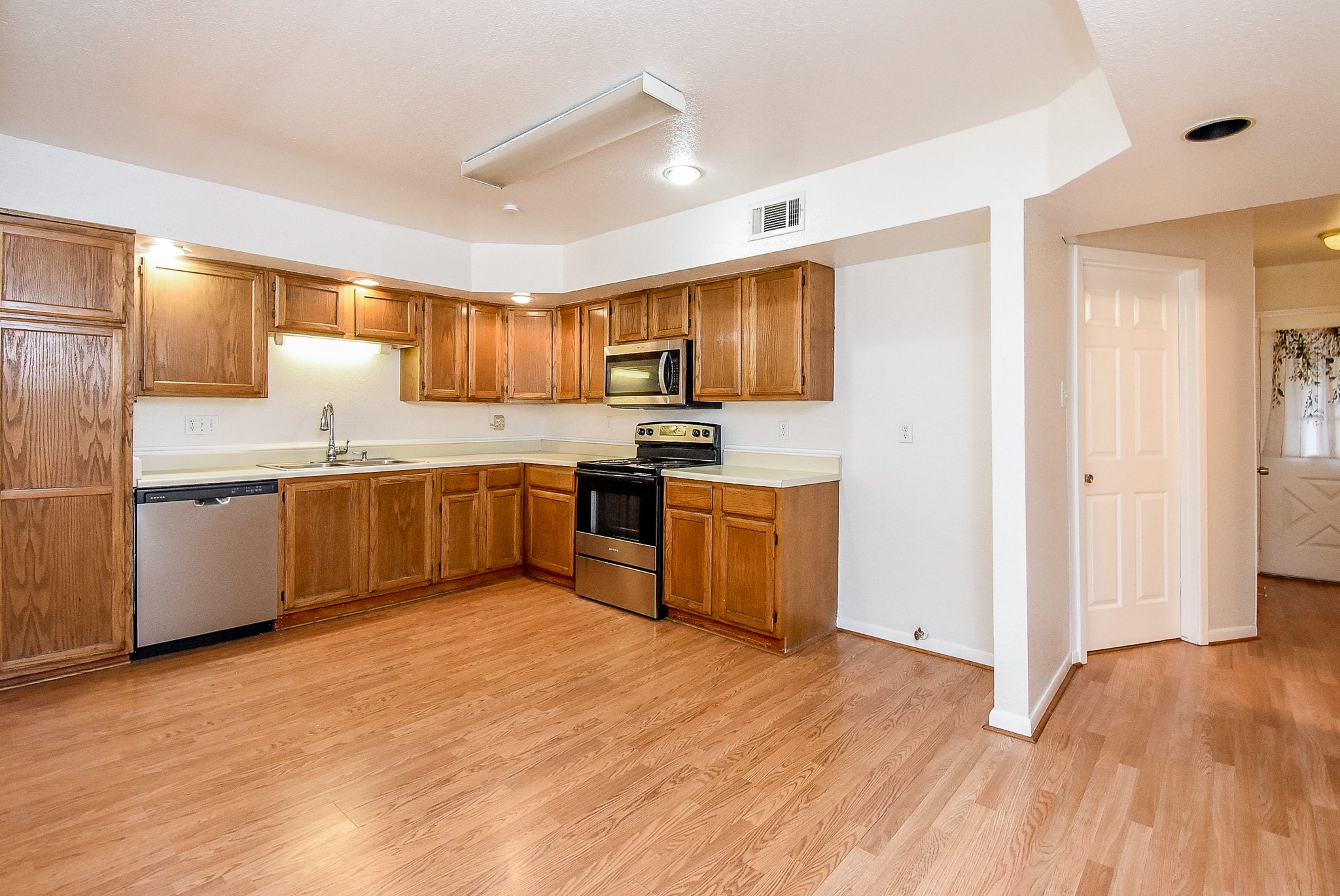 3007 Creekview Drive Property Photo 6