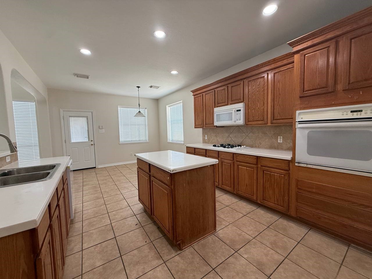 3207 Sage Terrace Property Photo 8