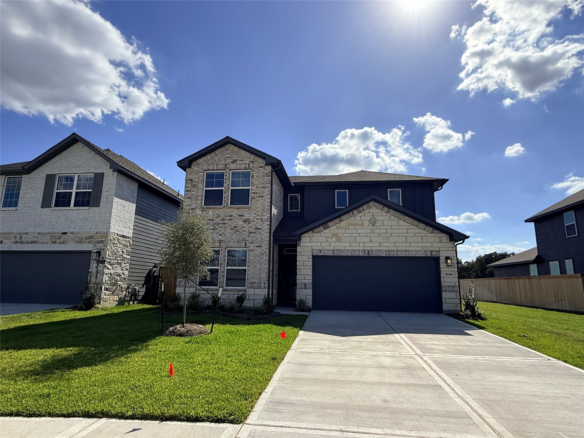 16266 Parish Pointe Court Property Photo 2