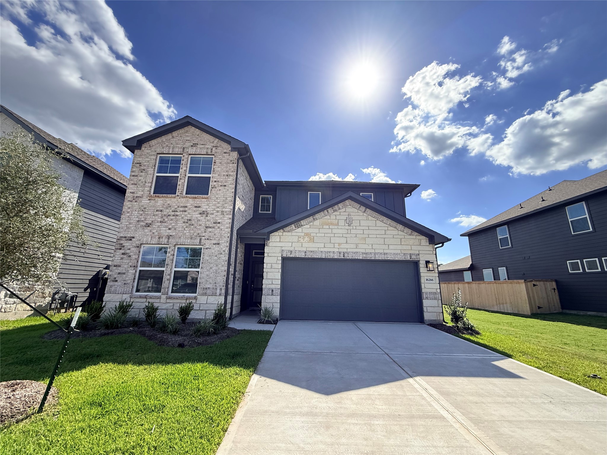 16266 Parish Pointe Court Property Photo 4