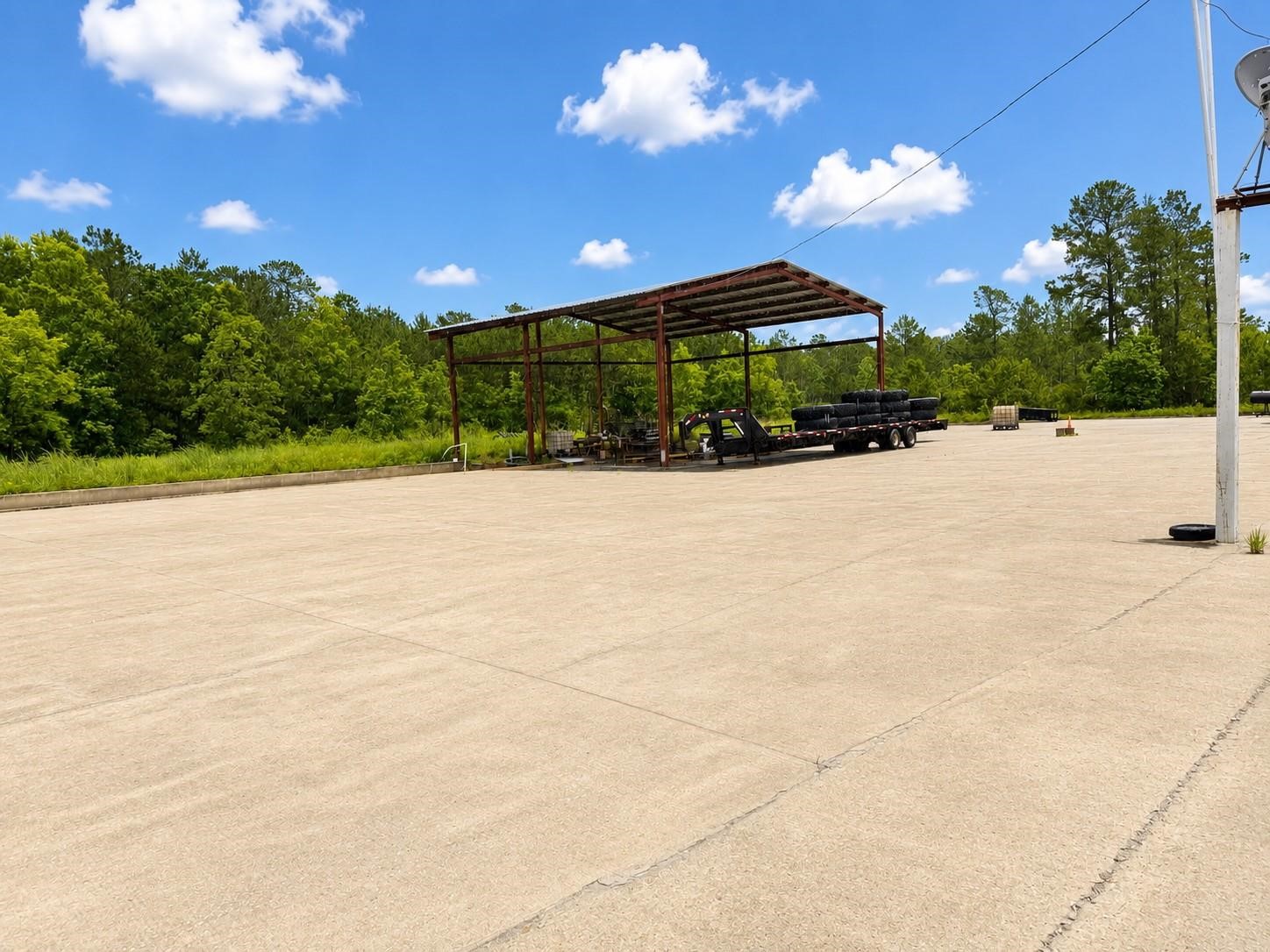540 Rhonda Rosa Rd Property Photo 4