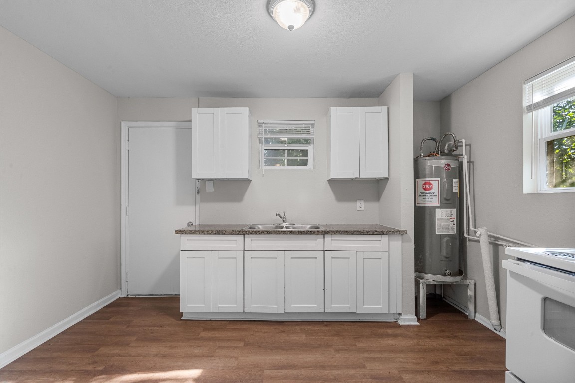 2328 Boss Street B Property Photo 5