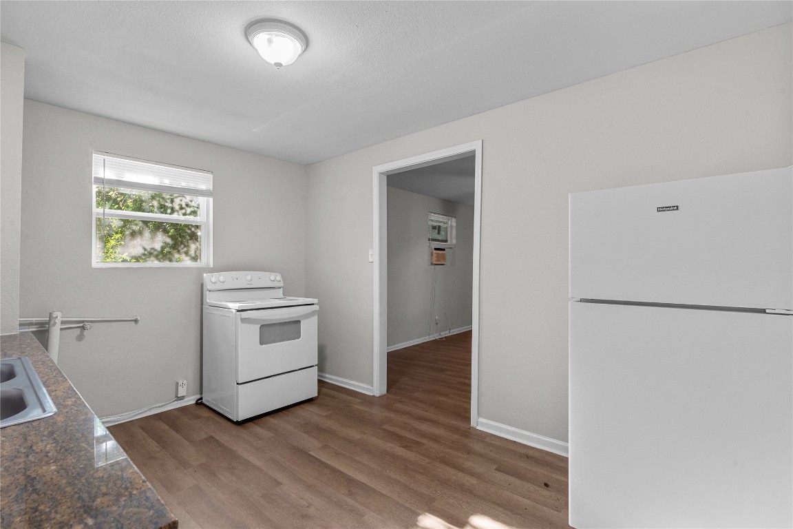 2328 Boss Street B Property Photo 6