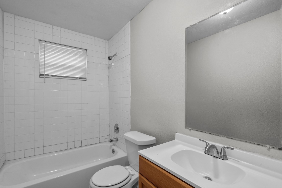 2328 Boss Street B Property Photo 9