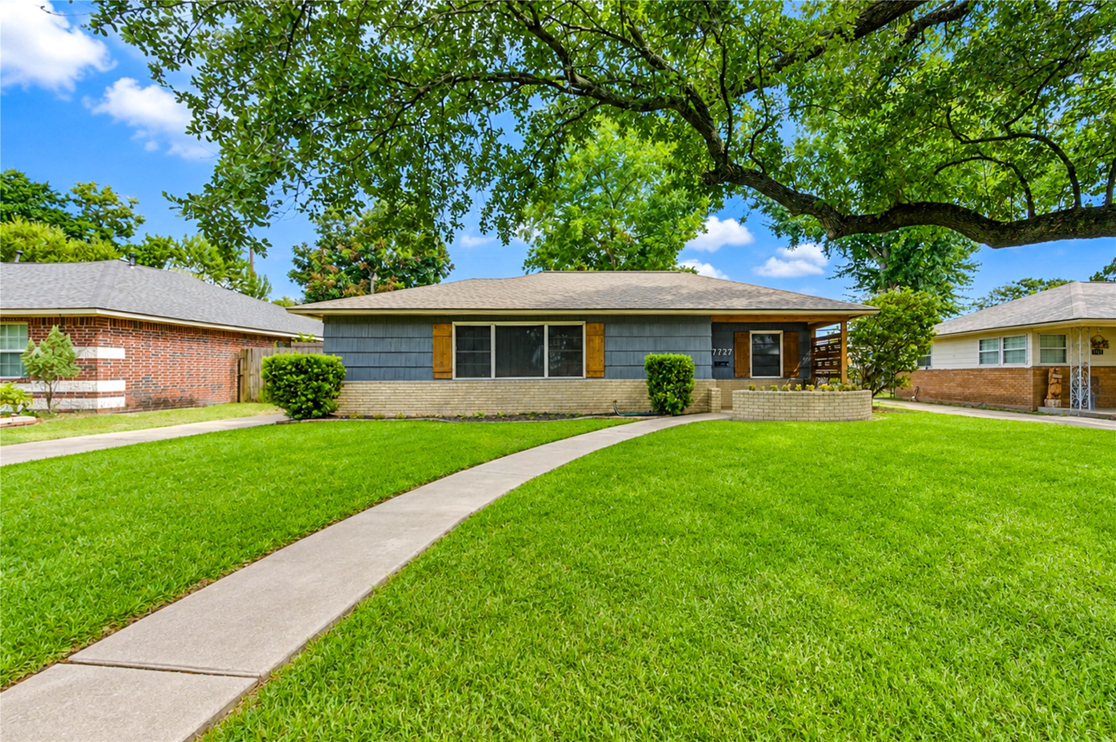 7727 Oak Vista Street Property Photo 1