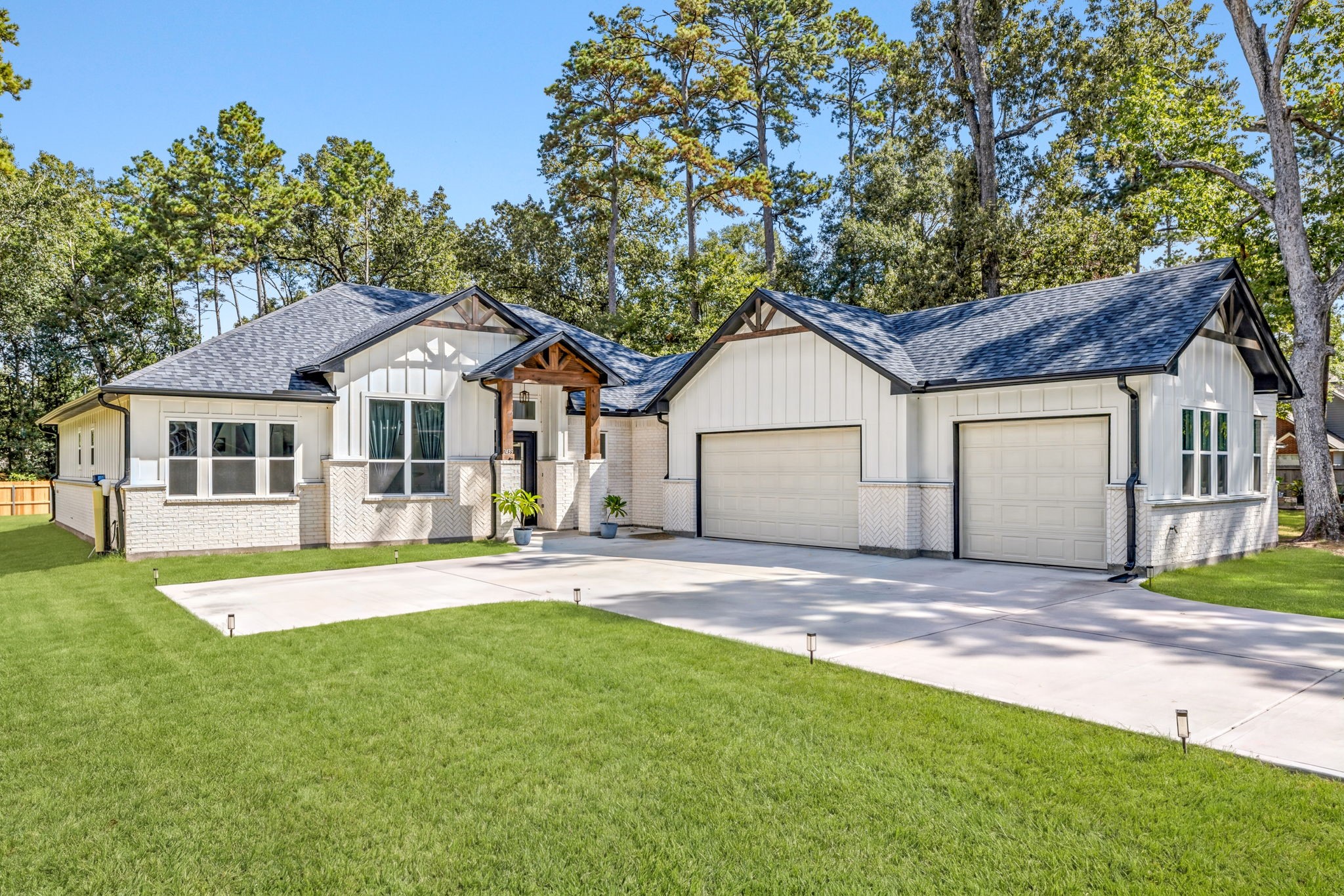2439 Centurian Circle
