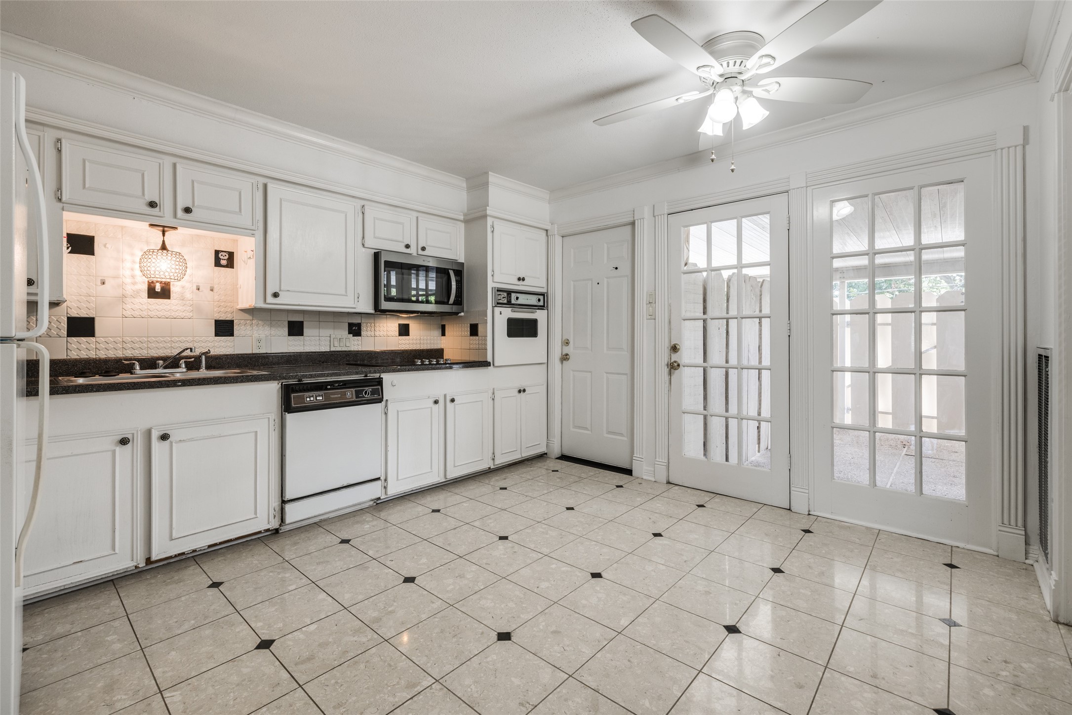 7225 Beechnut Street D Property Photo 1