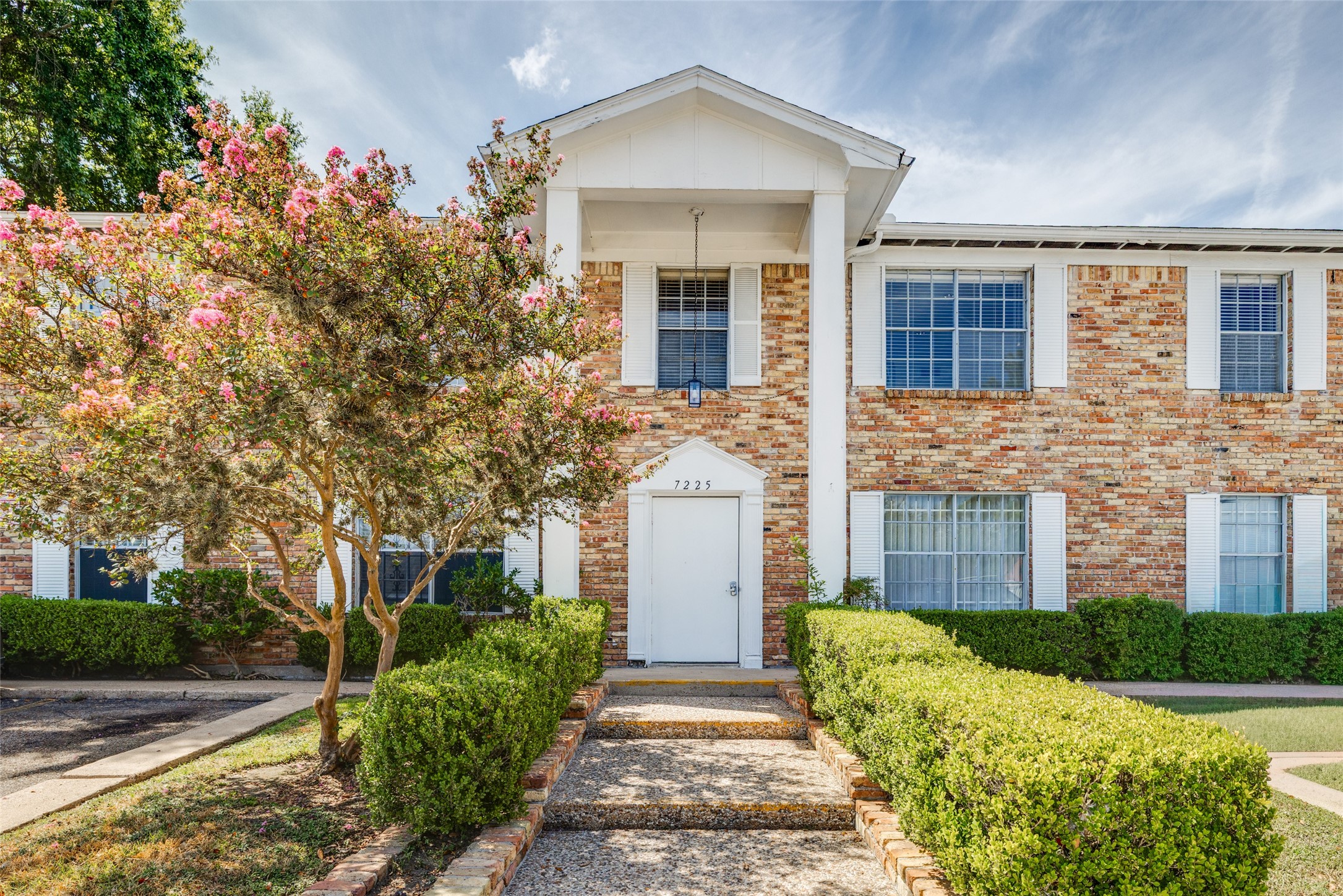 7225 Beechnut Street D Property Photo 2