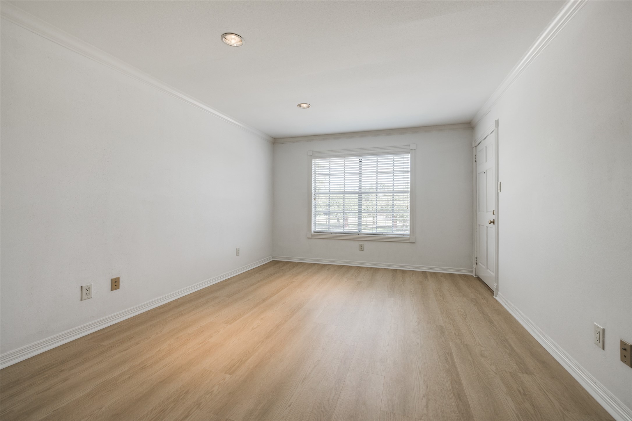 7225 Beechnut Street D Property Photo 9