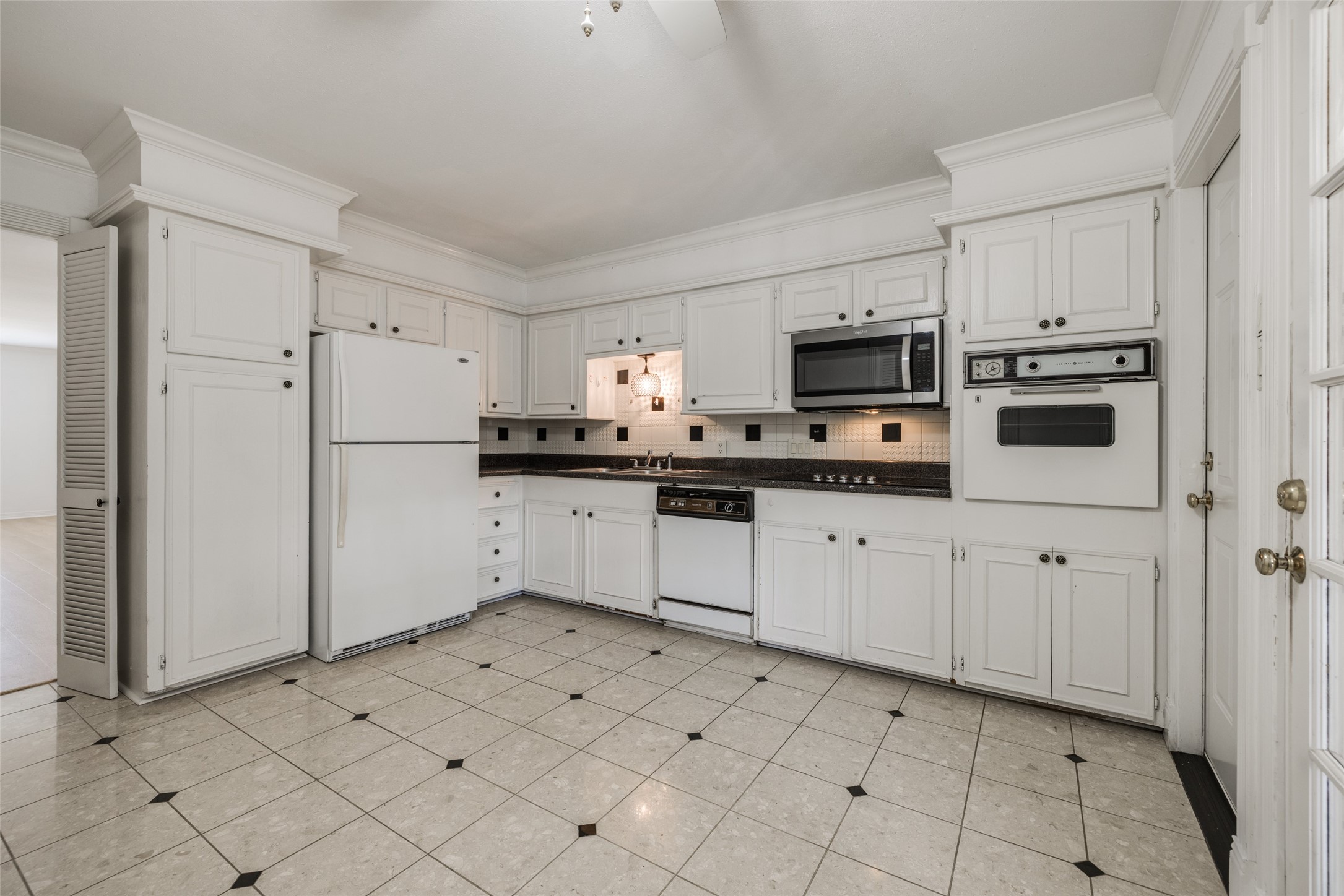 7225 Beechnut Street D Property Photo 14